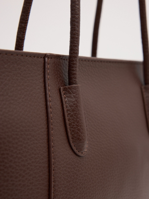Bolsa shopper efeito couro marrom vista lateral 45º