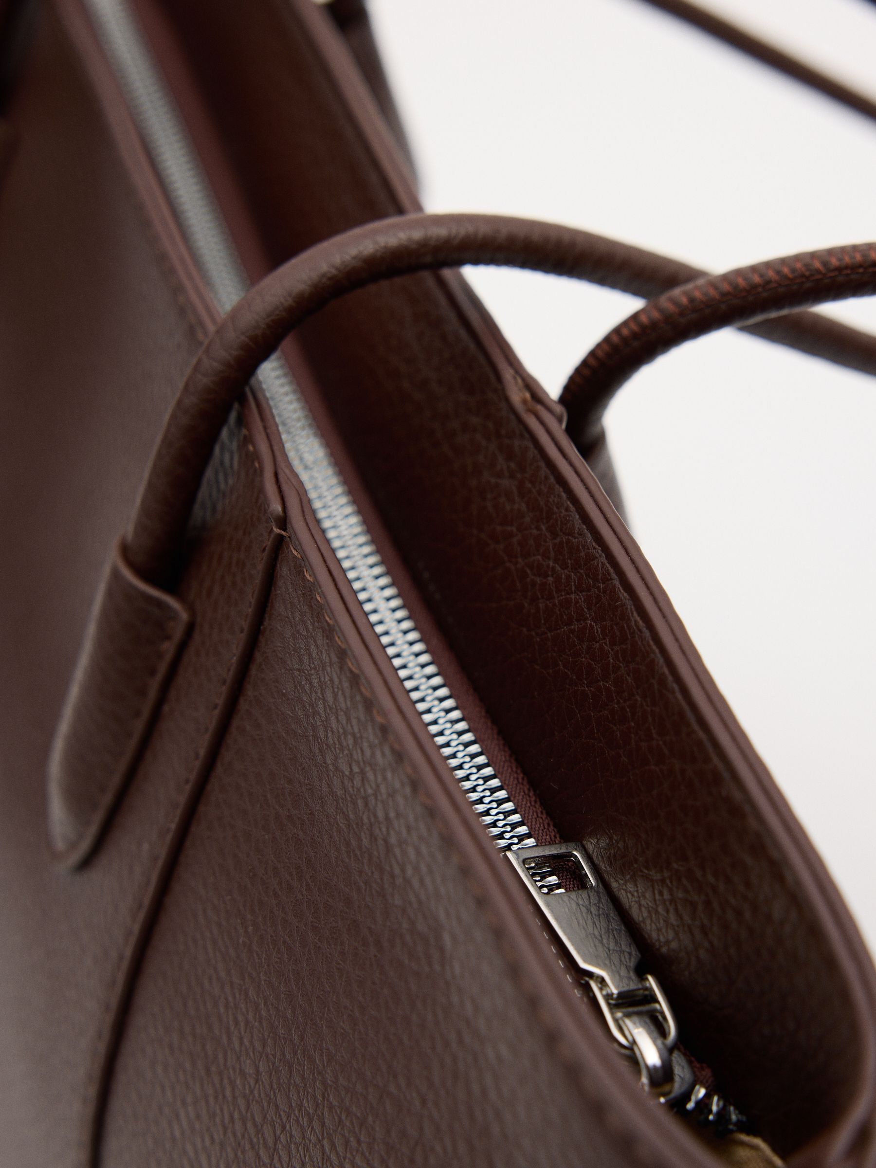 Shopper bag leather effect brown front view