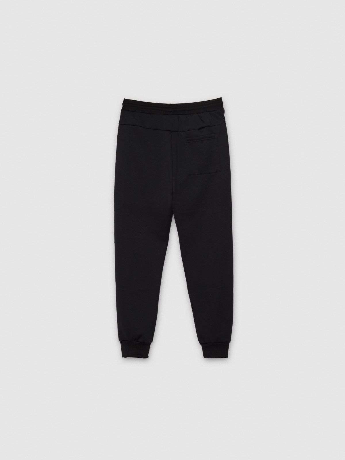 Jogger deportivo negro vista trasera