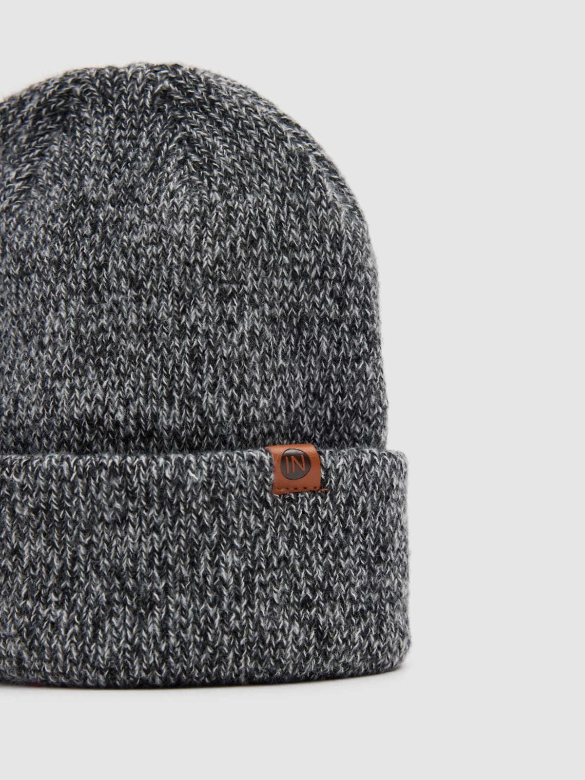 Gorro vuelto de punto gris gris vista lateral trasera 45º
