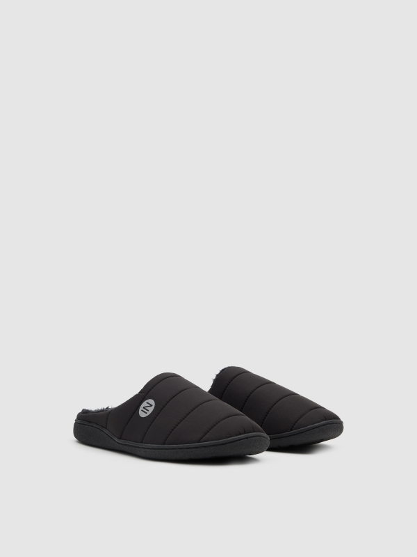 Zapatilla de casa nailon negro vista media frontal