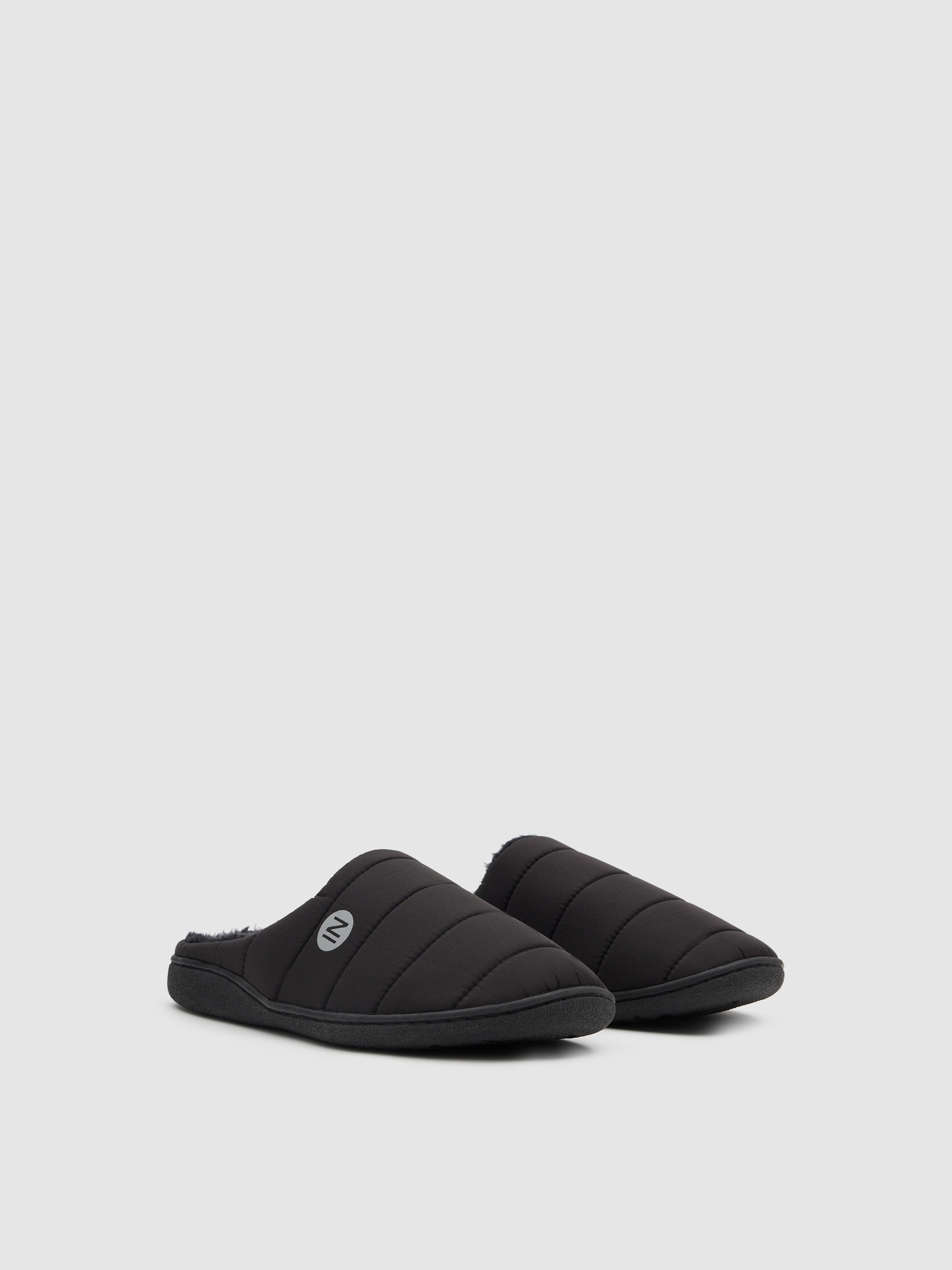 Chinelo de poliamida preto vista geral frontal