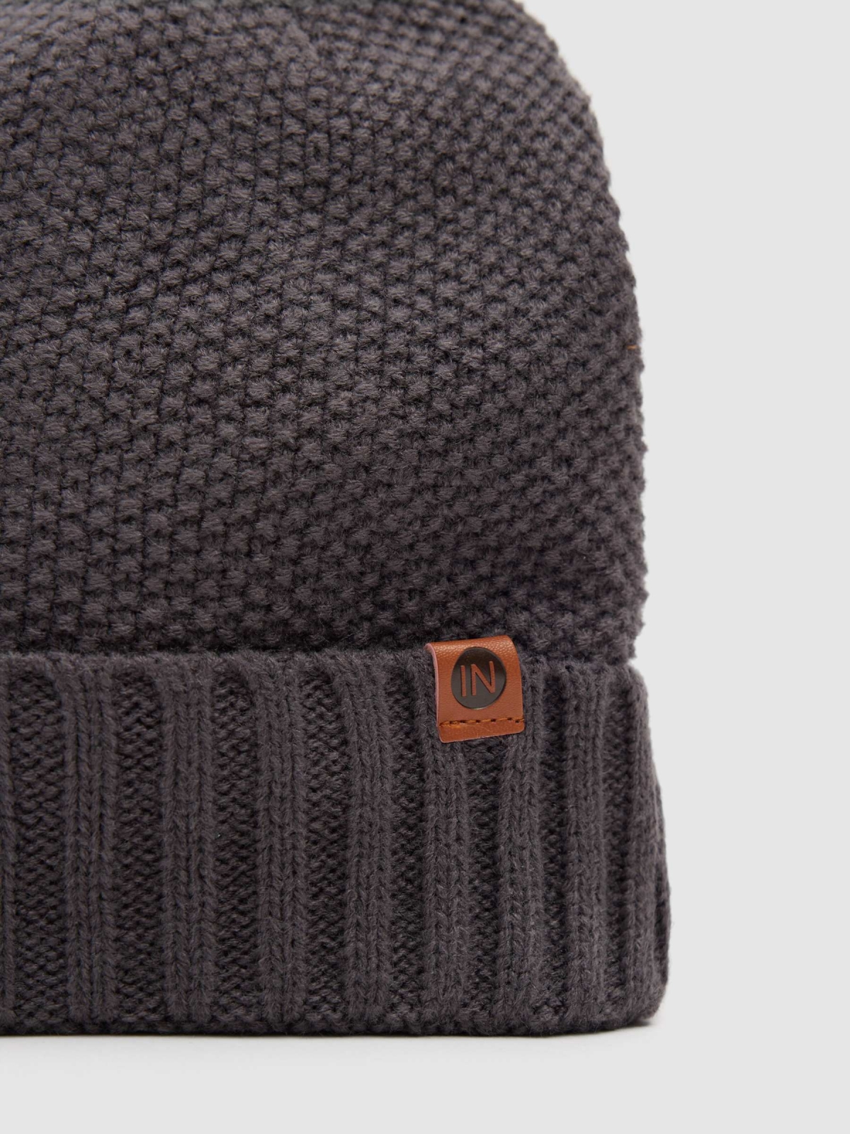 Gorro de tricô forro polar melange escuro vista lateral traseira 45º