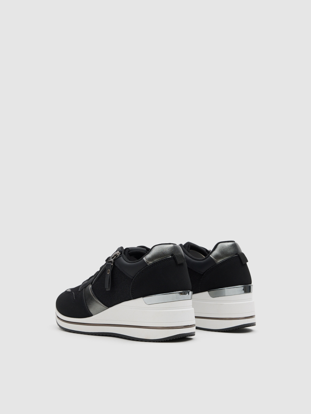 Sporty wedge with zipper black 45º back view