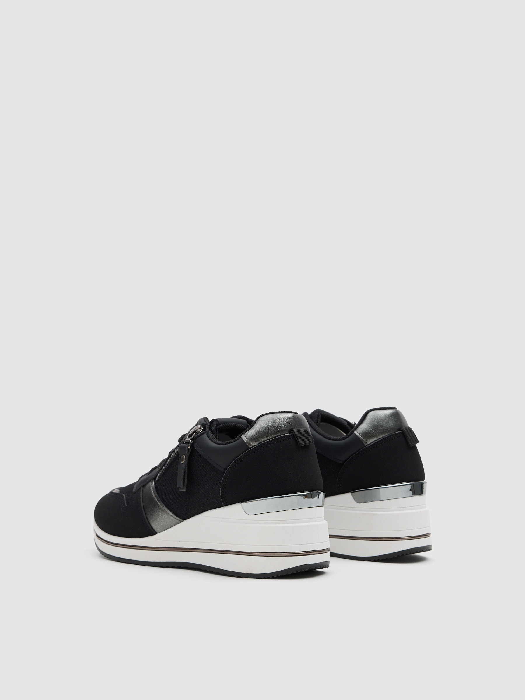 Deportiva cuña con cremallera negro