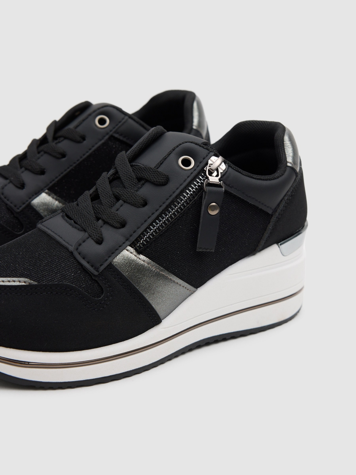 Sporty wedge with zipper black detail view