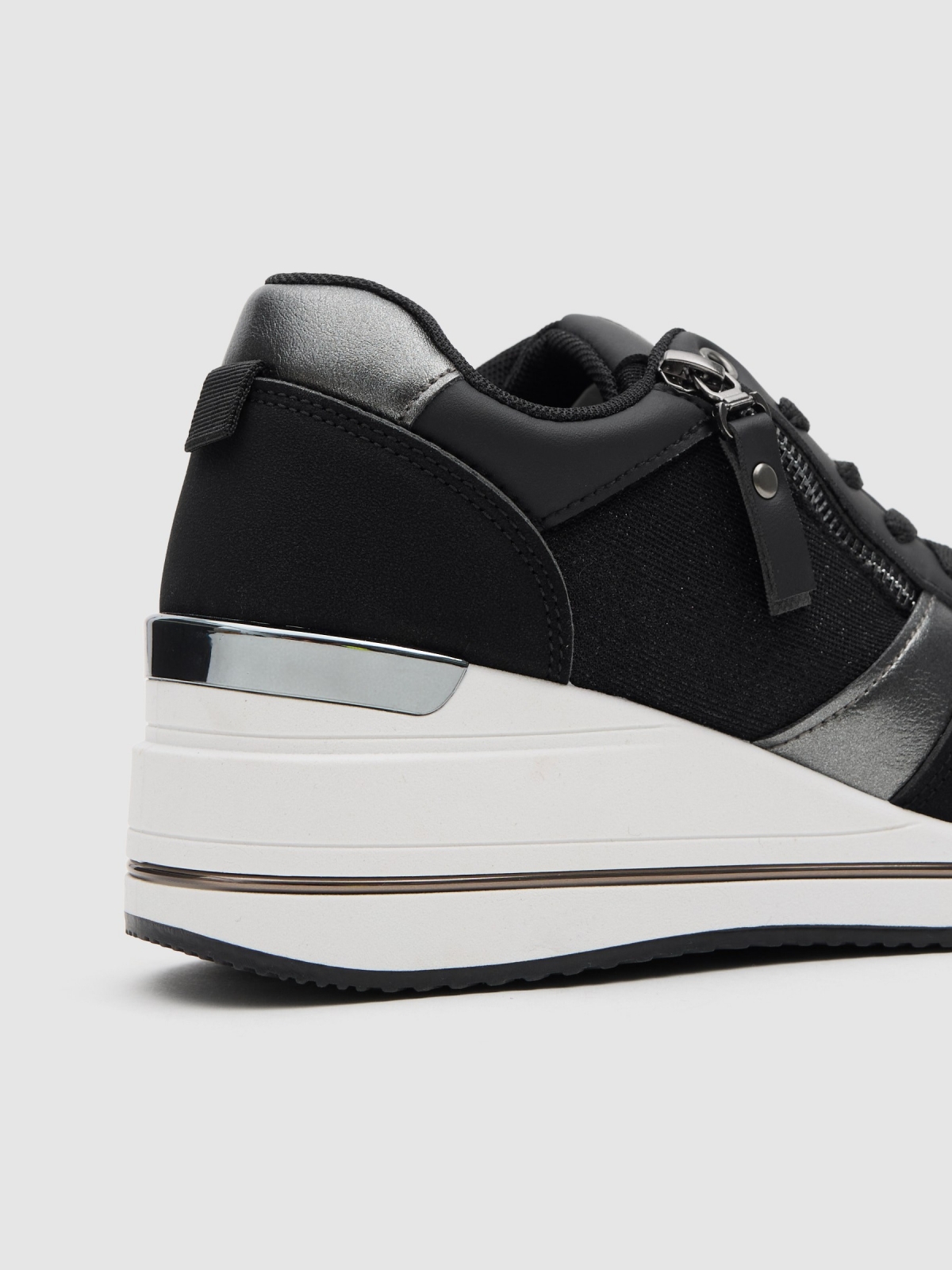 Sporty wedge with zipper black detail view