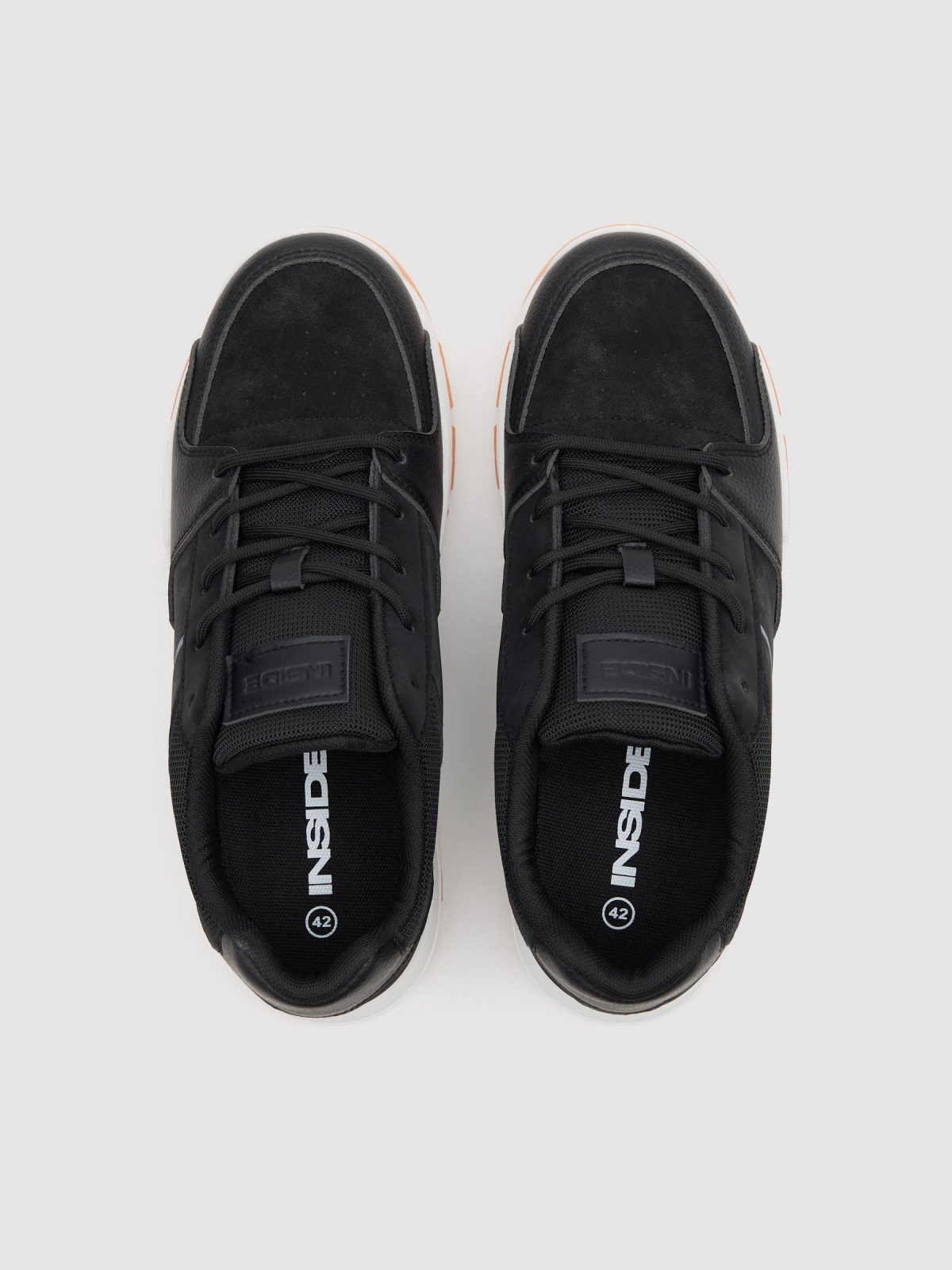 Deportivas skater efecto piel negro vista cenital