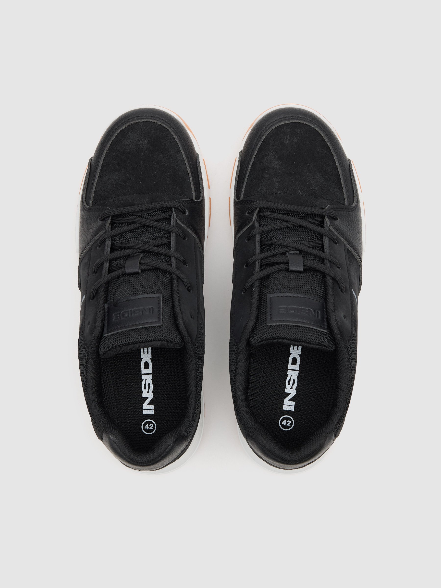 Esportivas skater efeito couro preto