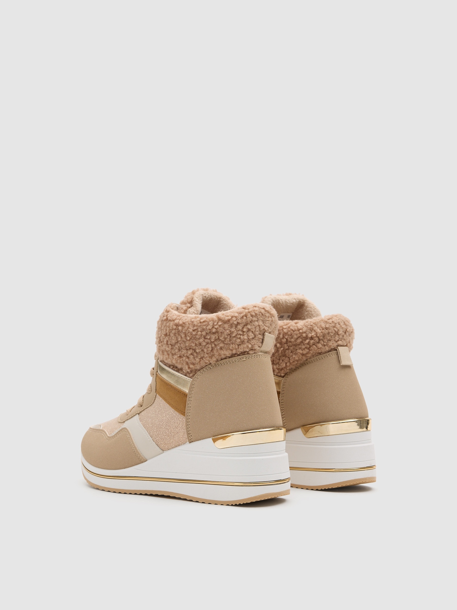 Botín deportivo cuña combinado arena