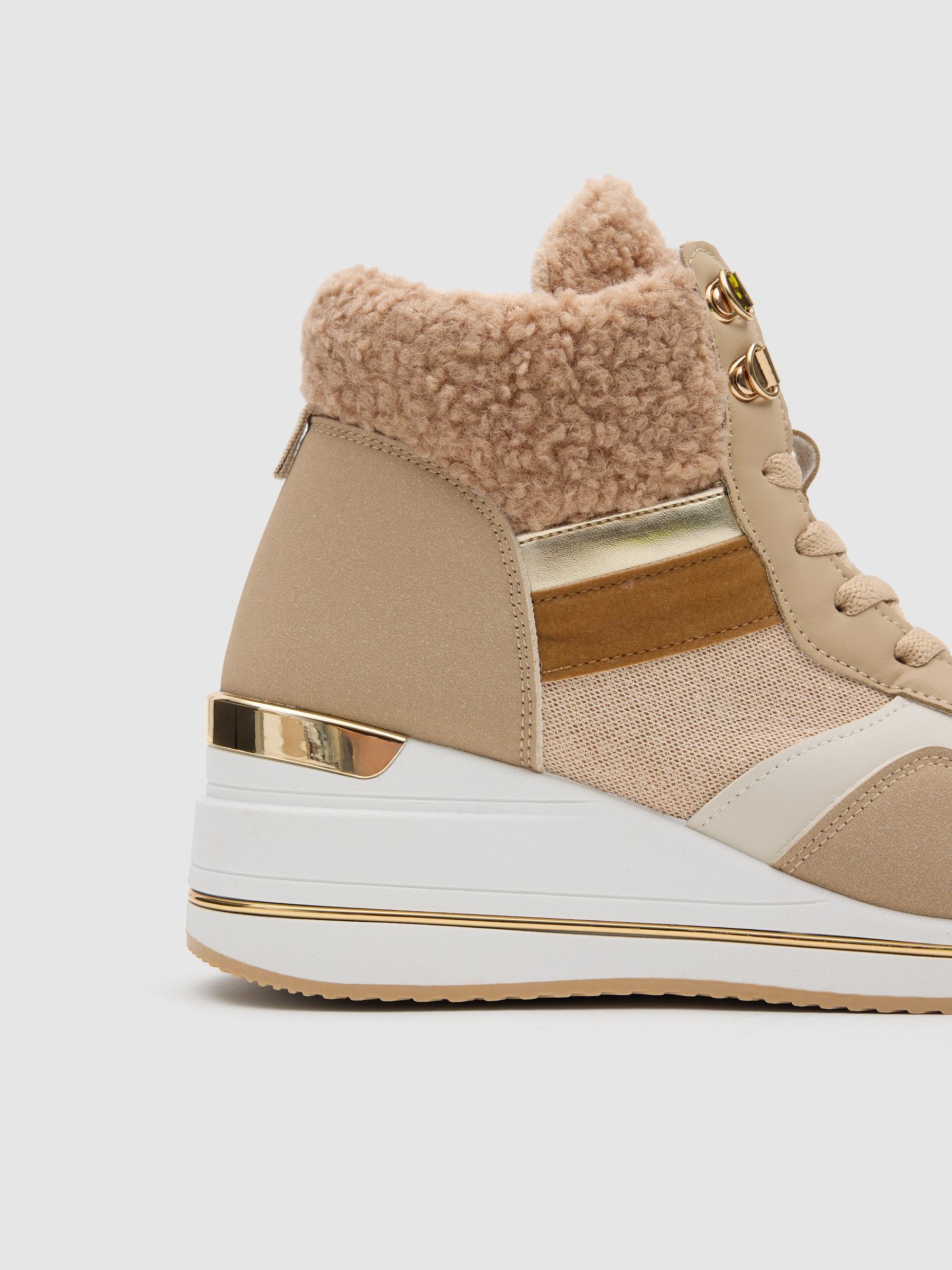 Botín deportivo cuña combinado arena