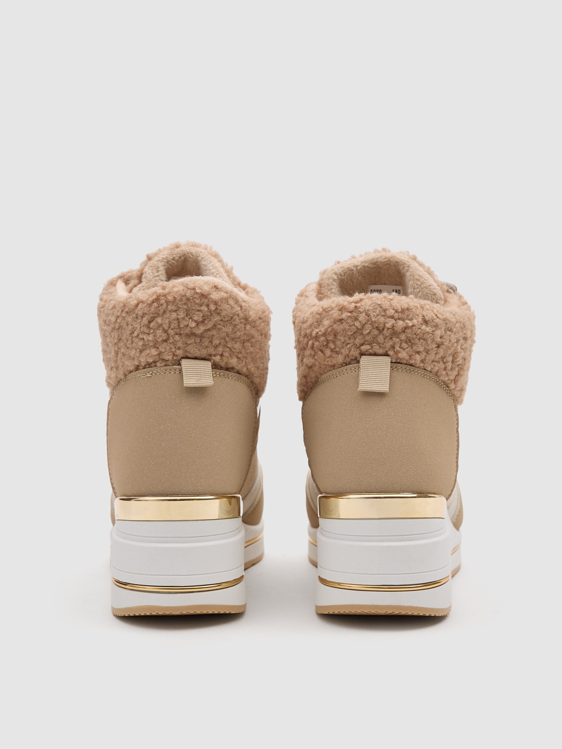 Botín deportivo cuña combinado arena