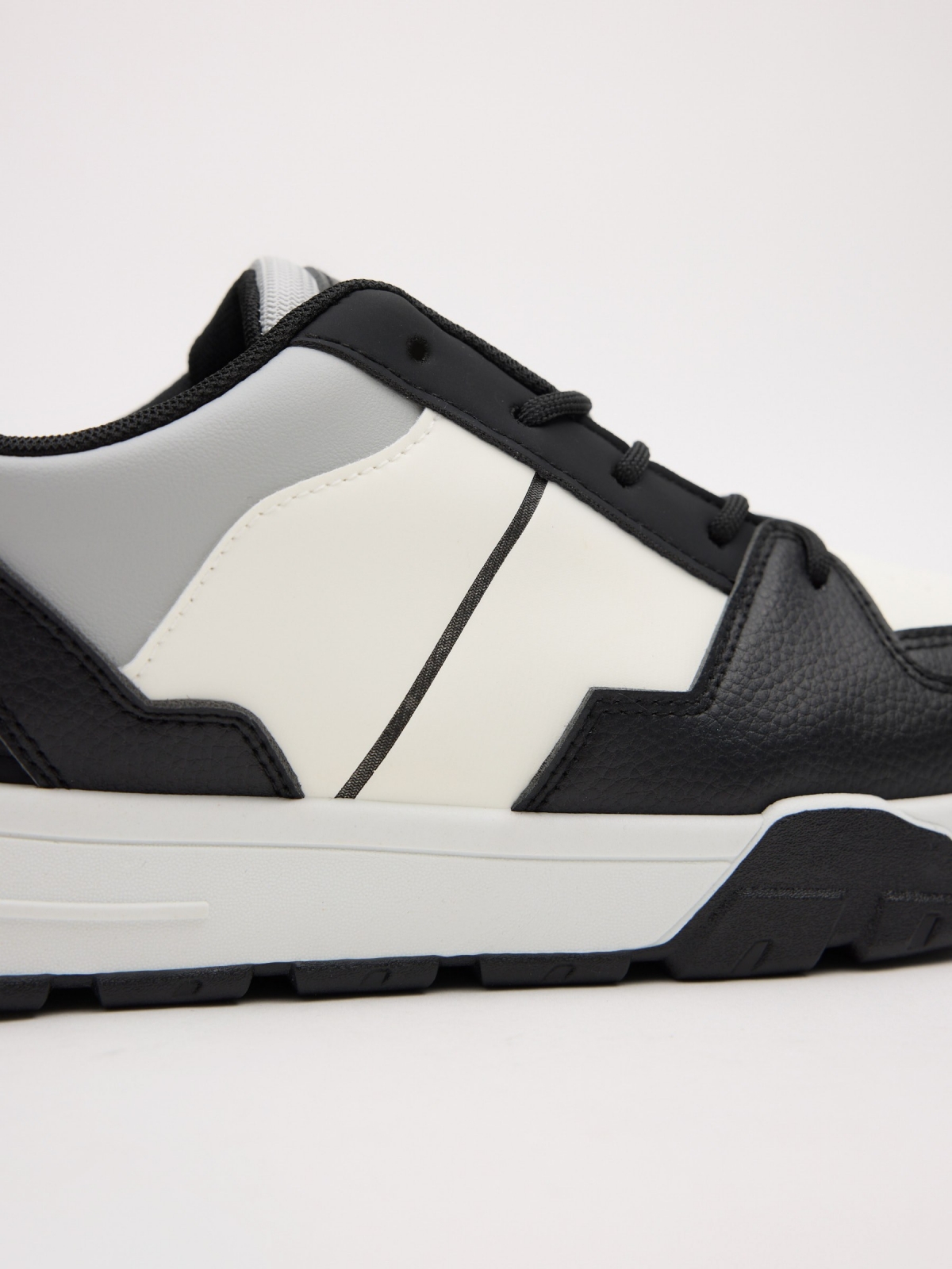 Combined skater sneakers white detail view