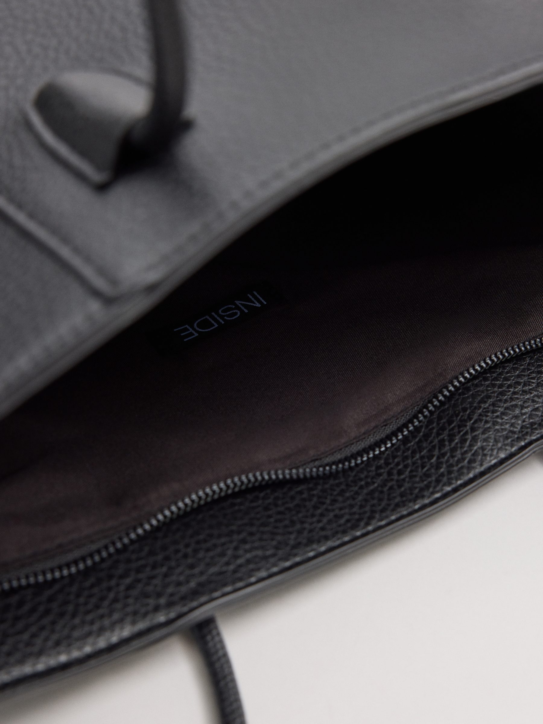 Bolsa shopper efeito couro preto vista geral frontal