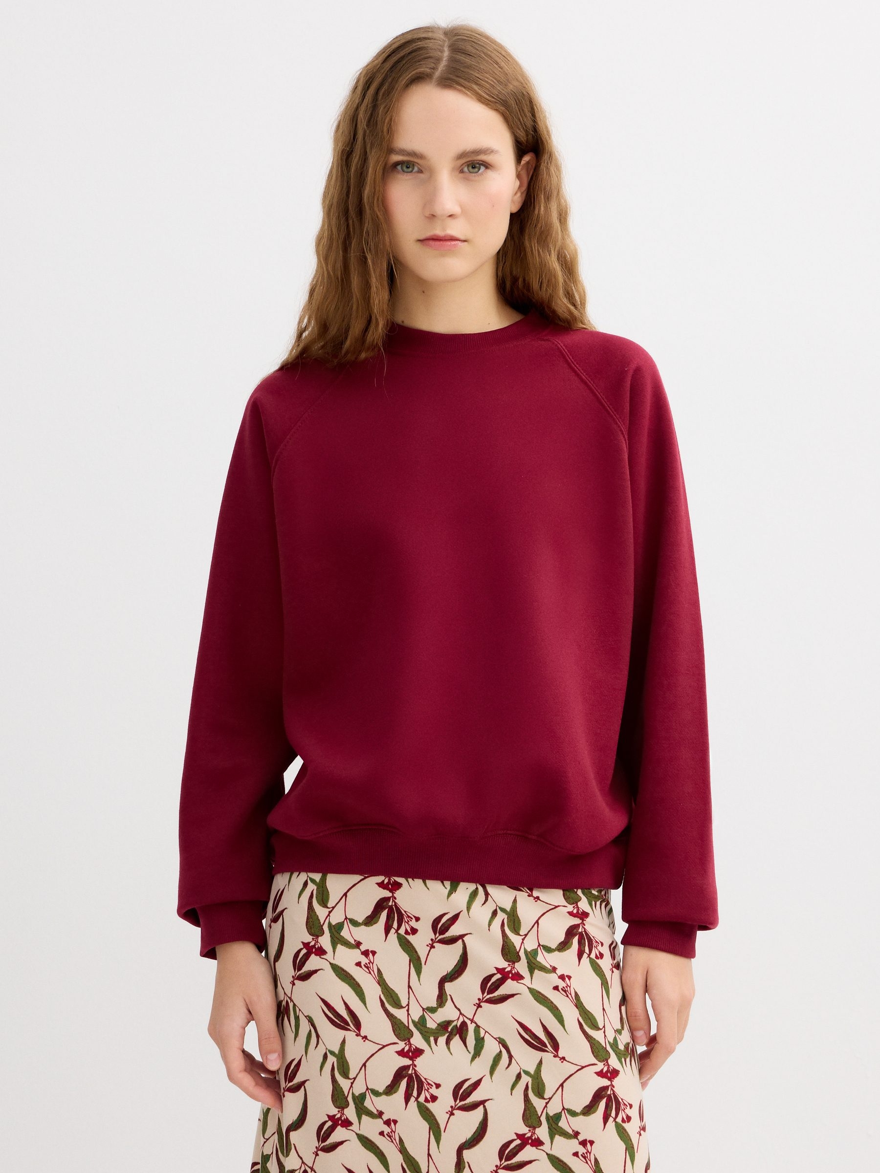 Sweatshirt round neck garnet middle front view