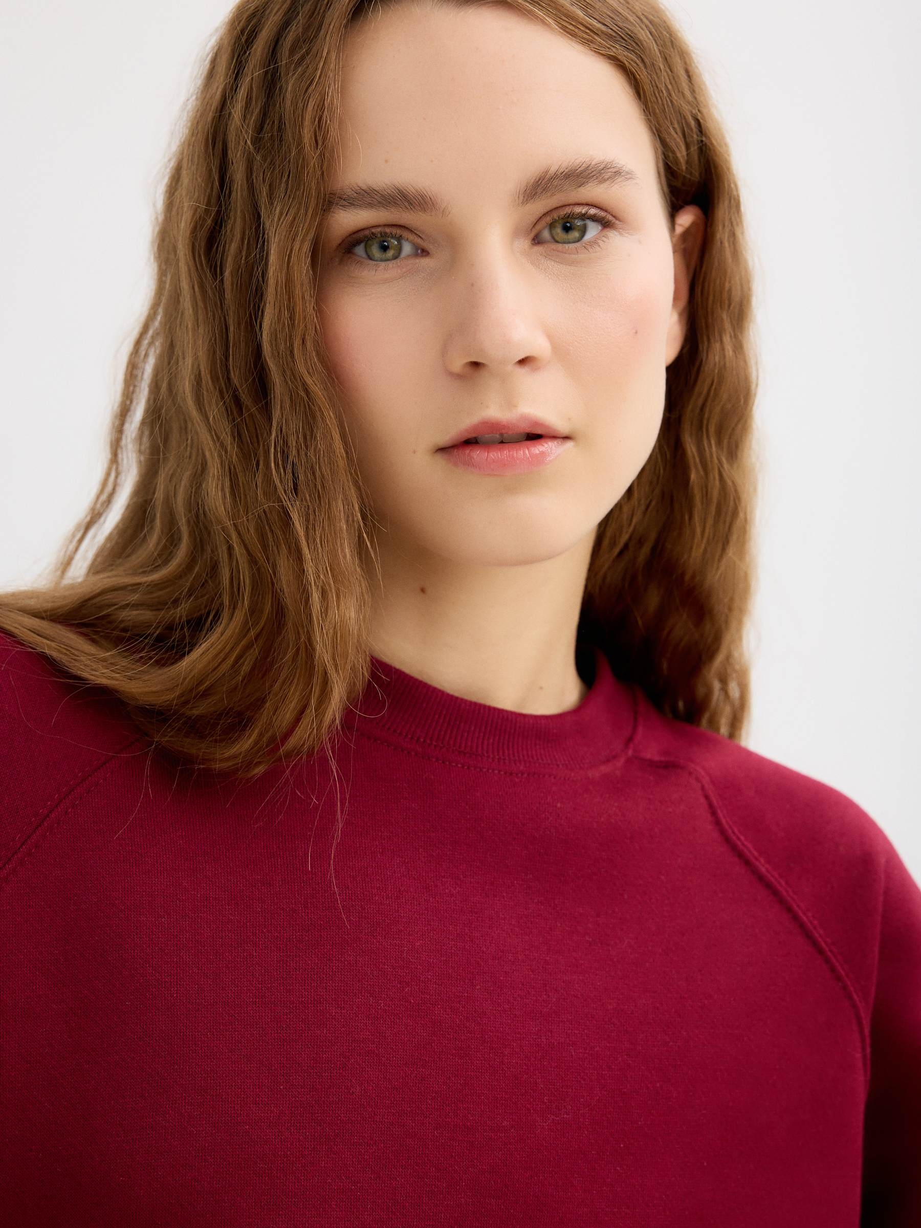 Sweatshirt round neck garnet middle front view
