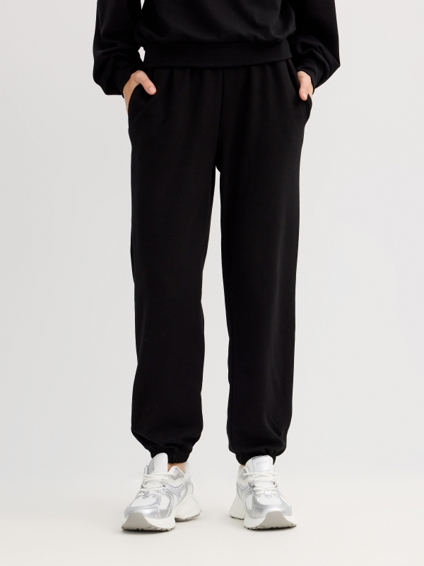 High-waisted sports jogger black middle front view