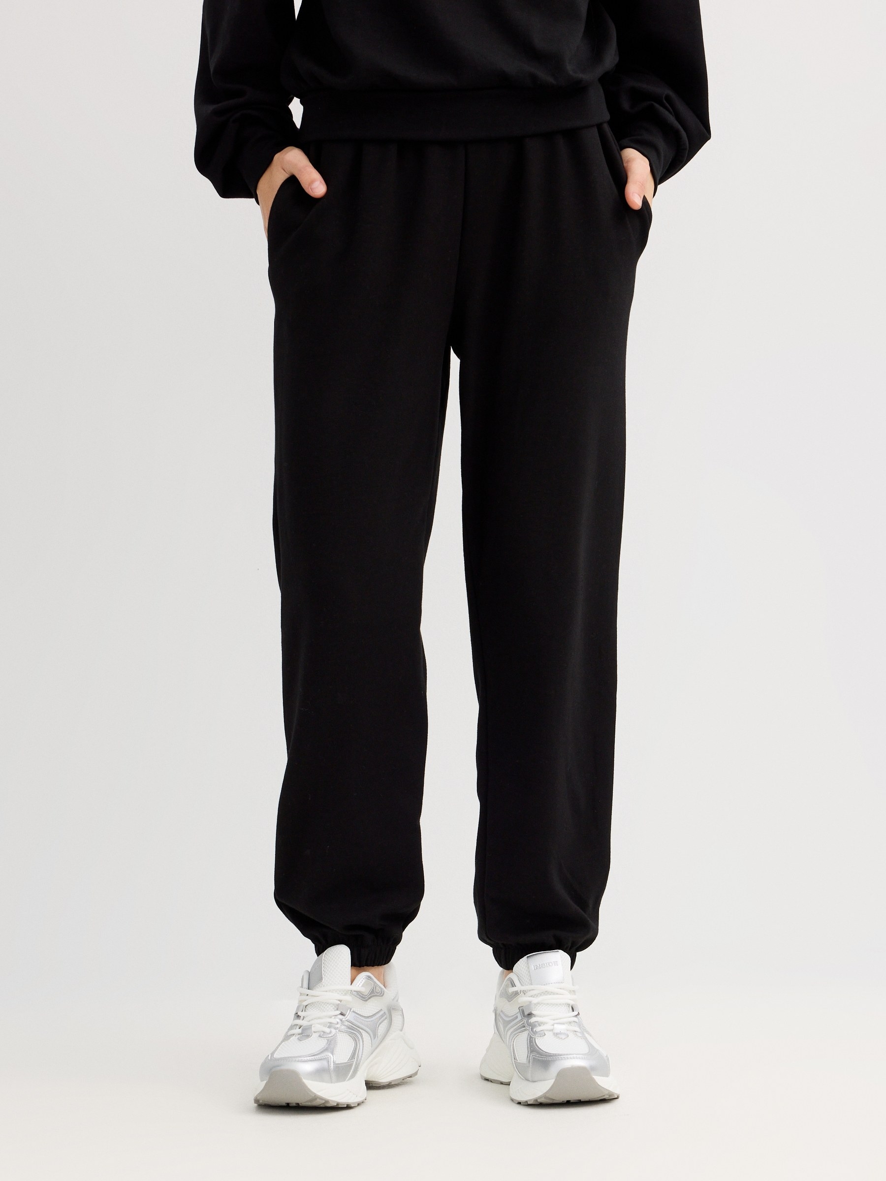 High-waisted sports jogger black front view