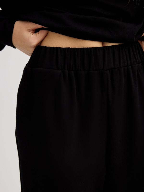 High-waisted sports jogger black detail view
