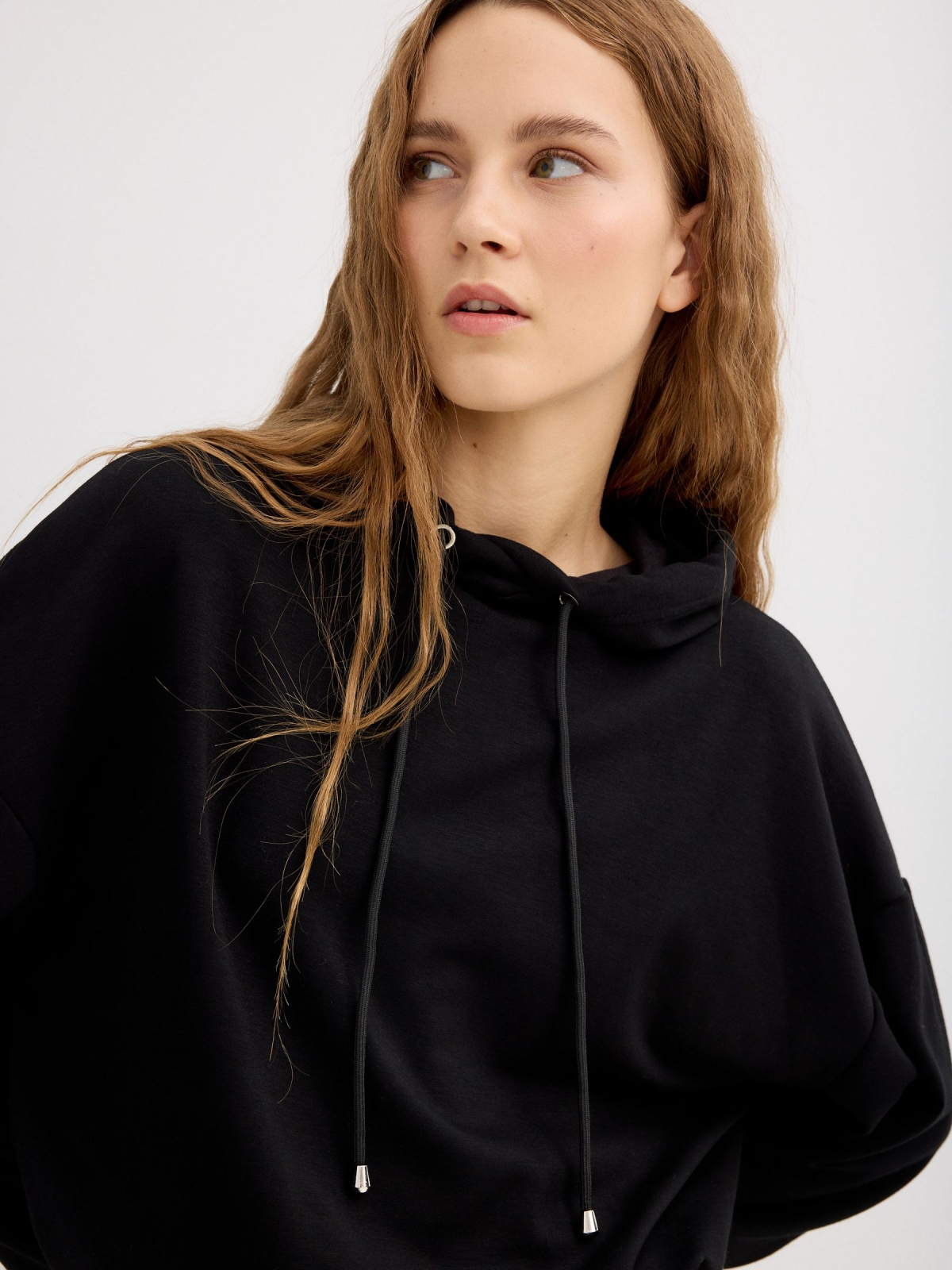 Sudadera con capucha negro vista detalle