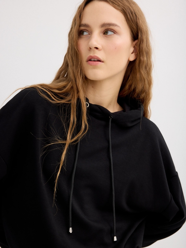Sudadera con capucha negro vista detalle