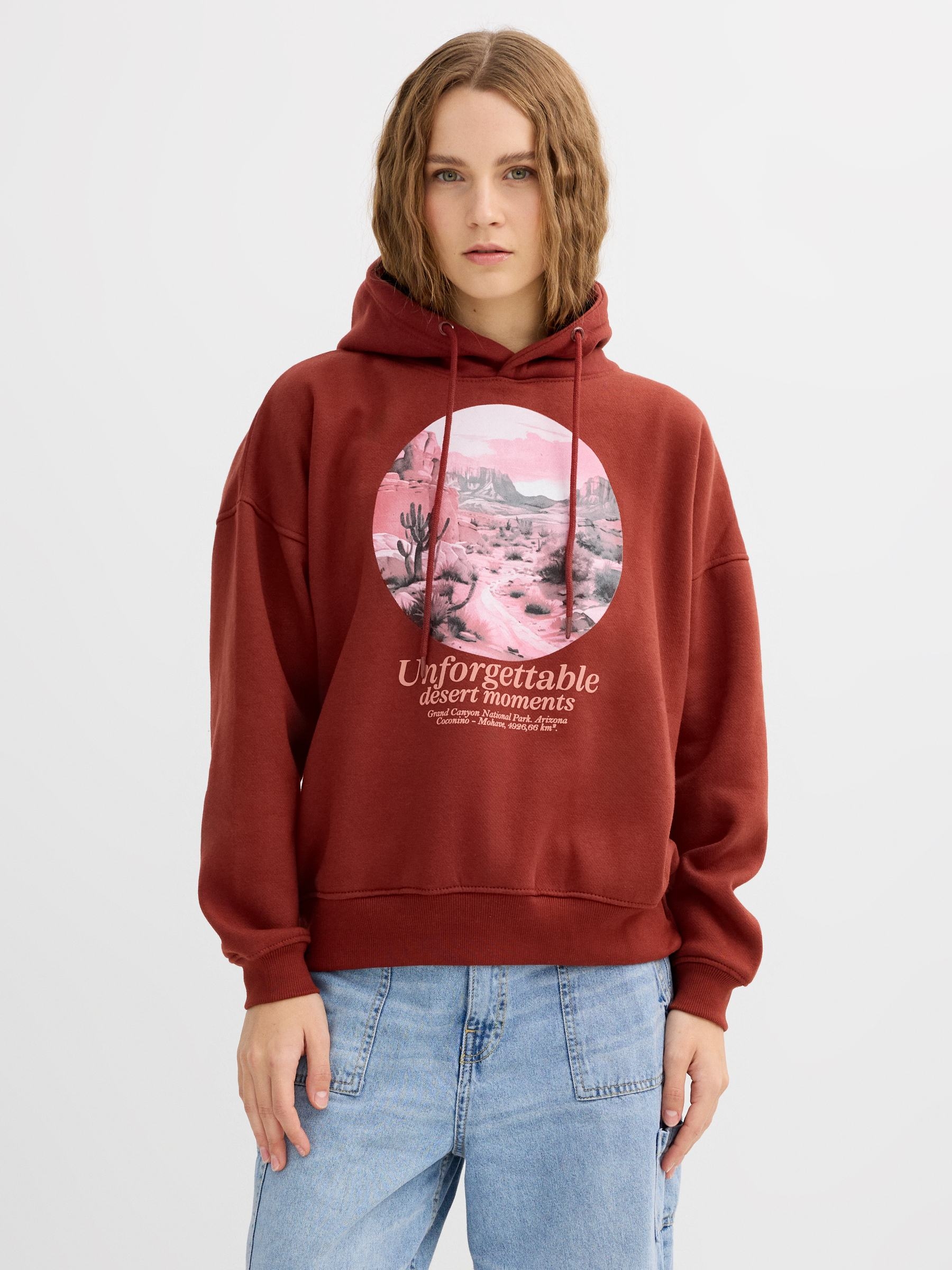 Moletom com capuz estampado oversized marrom vista meia frontal
