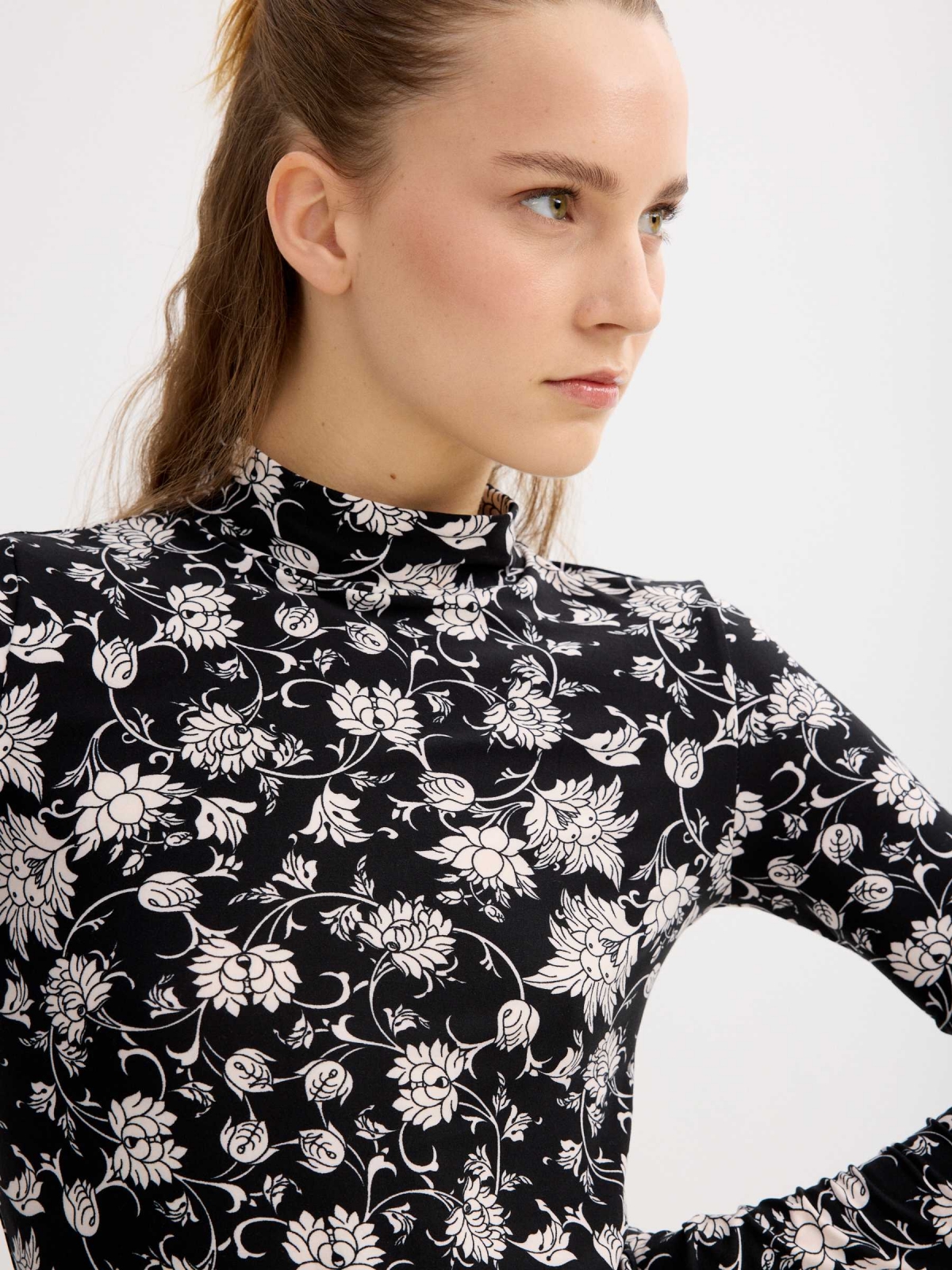 Floral shirt with perkins collar black detail view