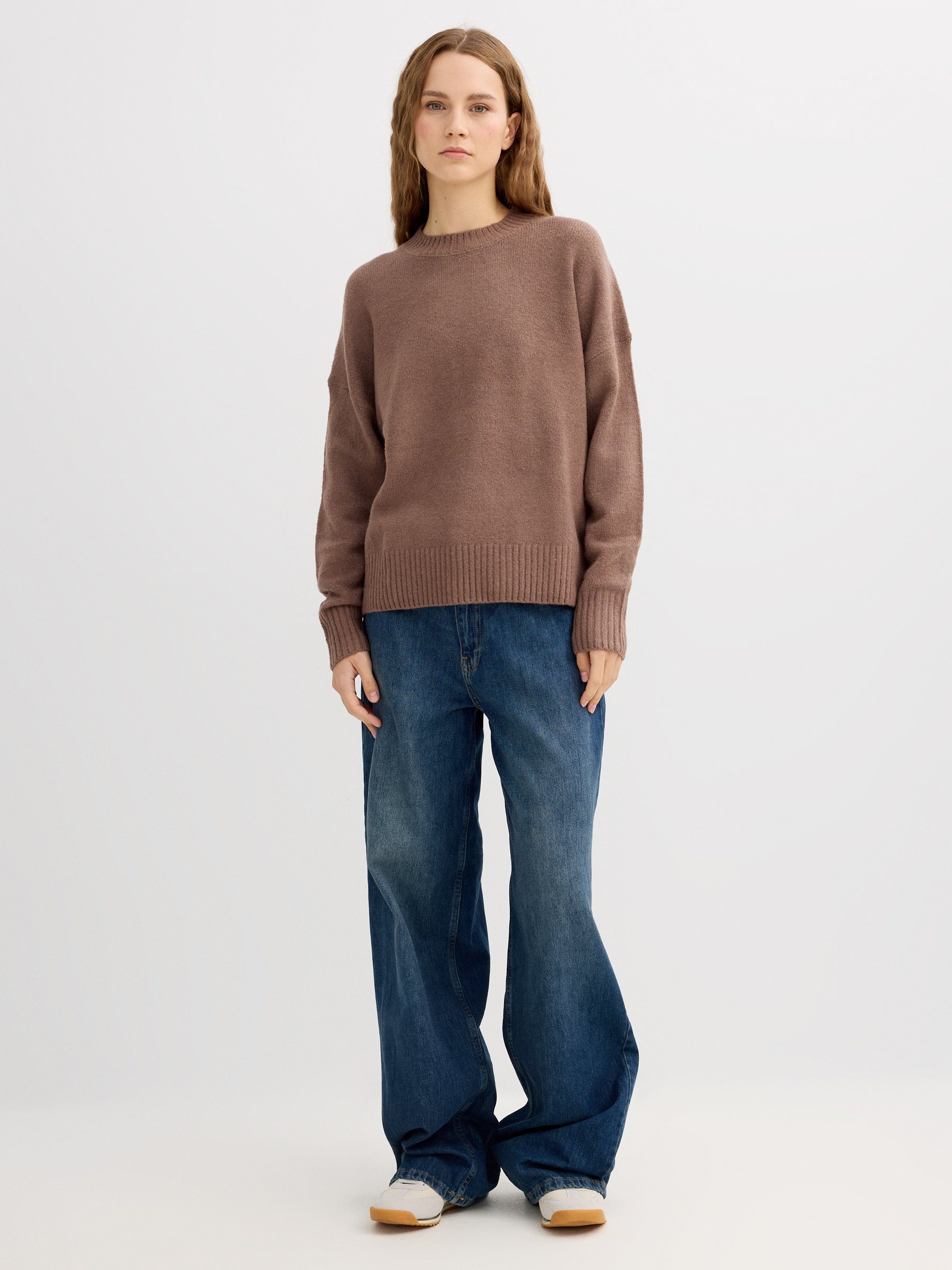 Jersey casual tricô gola redonda marrom vista meia frontal