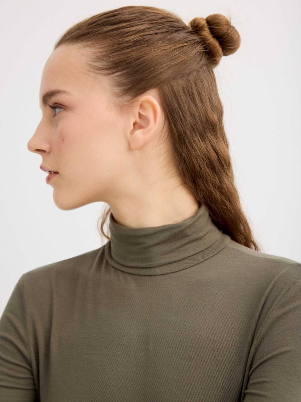 Slim shirt with perkins collar khaki detail view