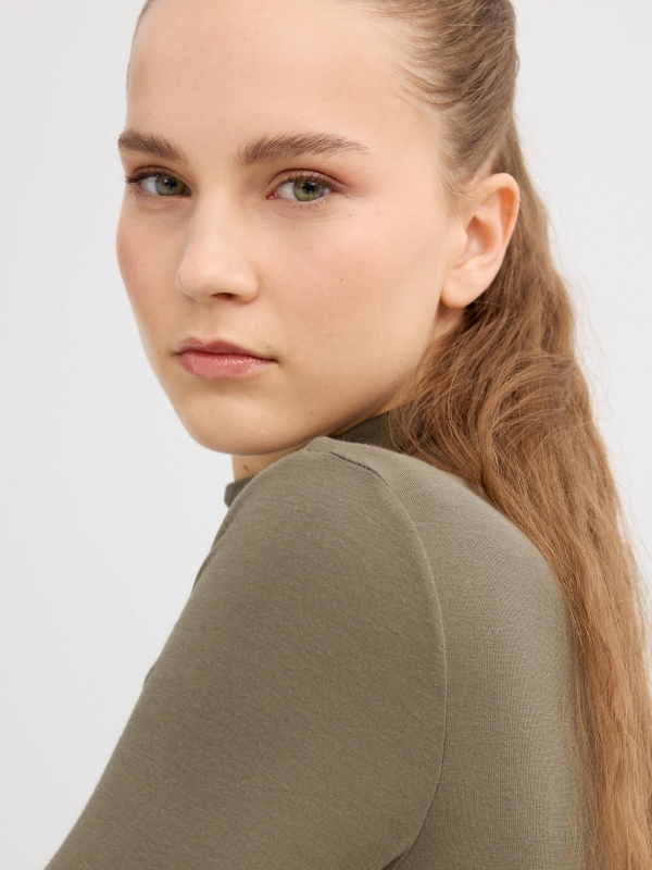 Slim shirt with perkins collar khaki detail view