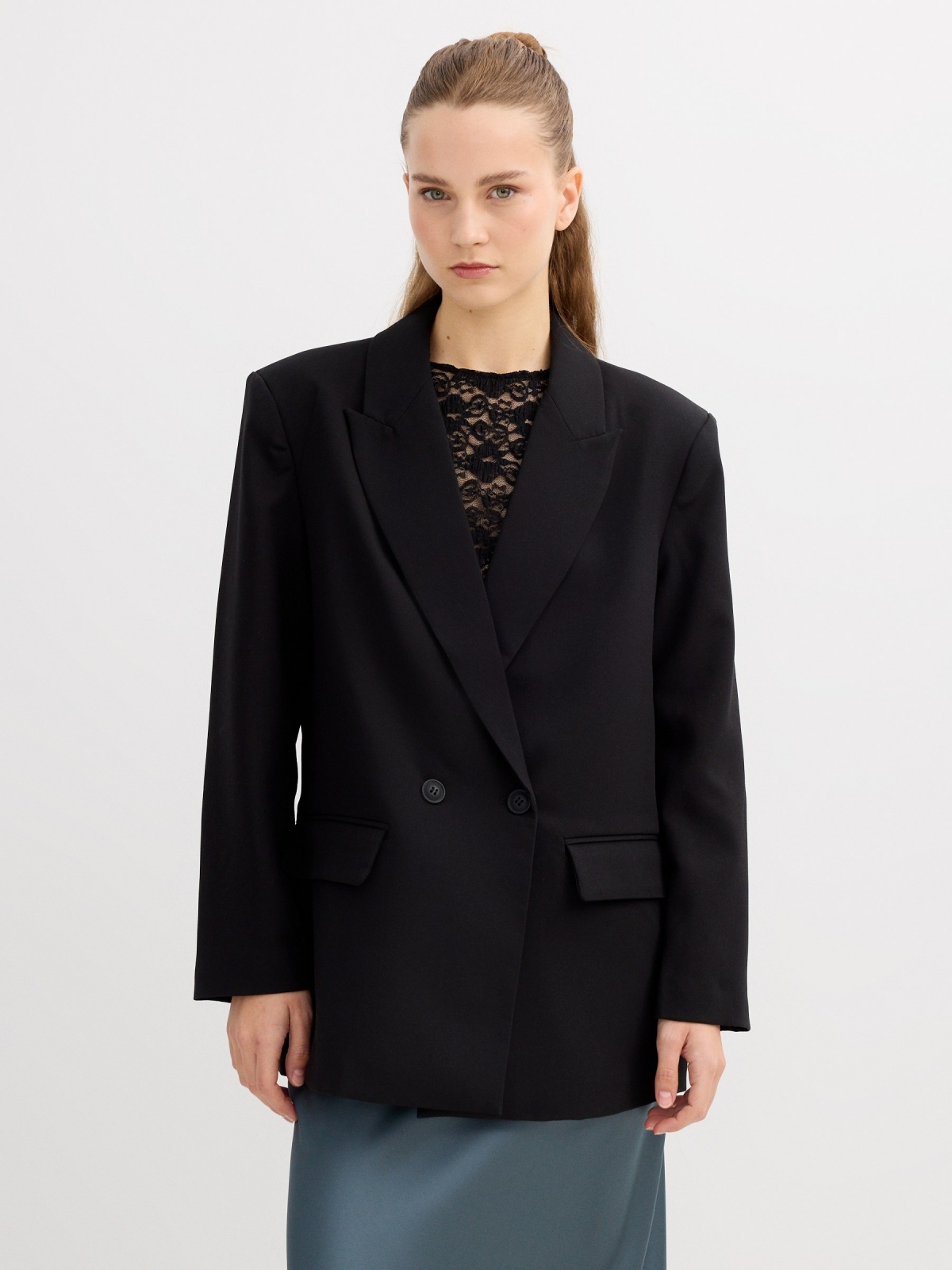 Blazer cruzado oversize preto vista meia frontal