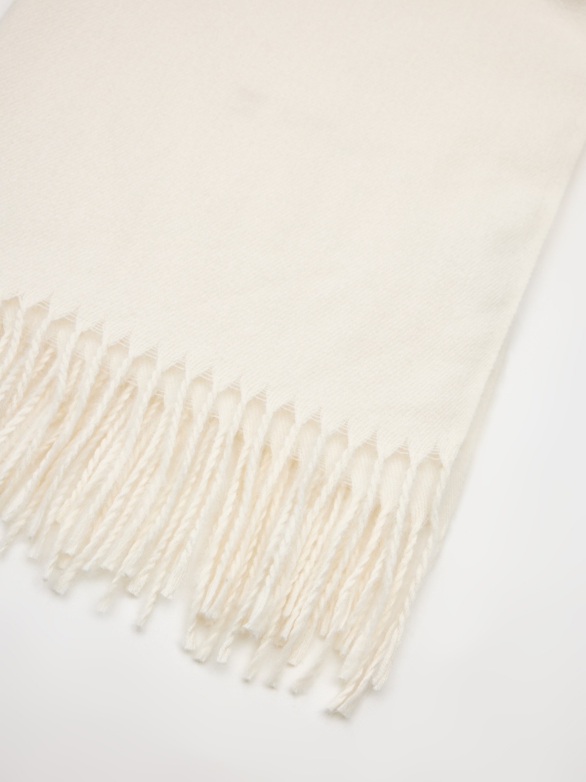 Cachecol manta branco com franjas off white vista enrolado