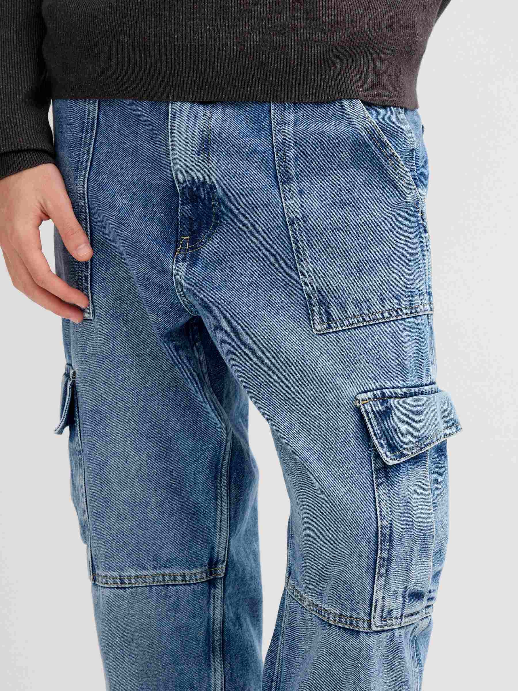 Jeans cargo multibolsillo azul vista general frontal