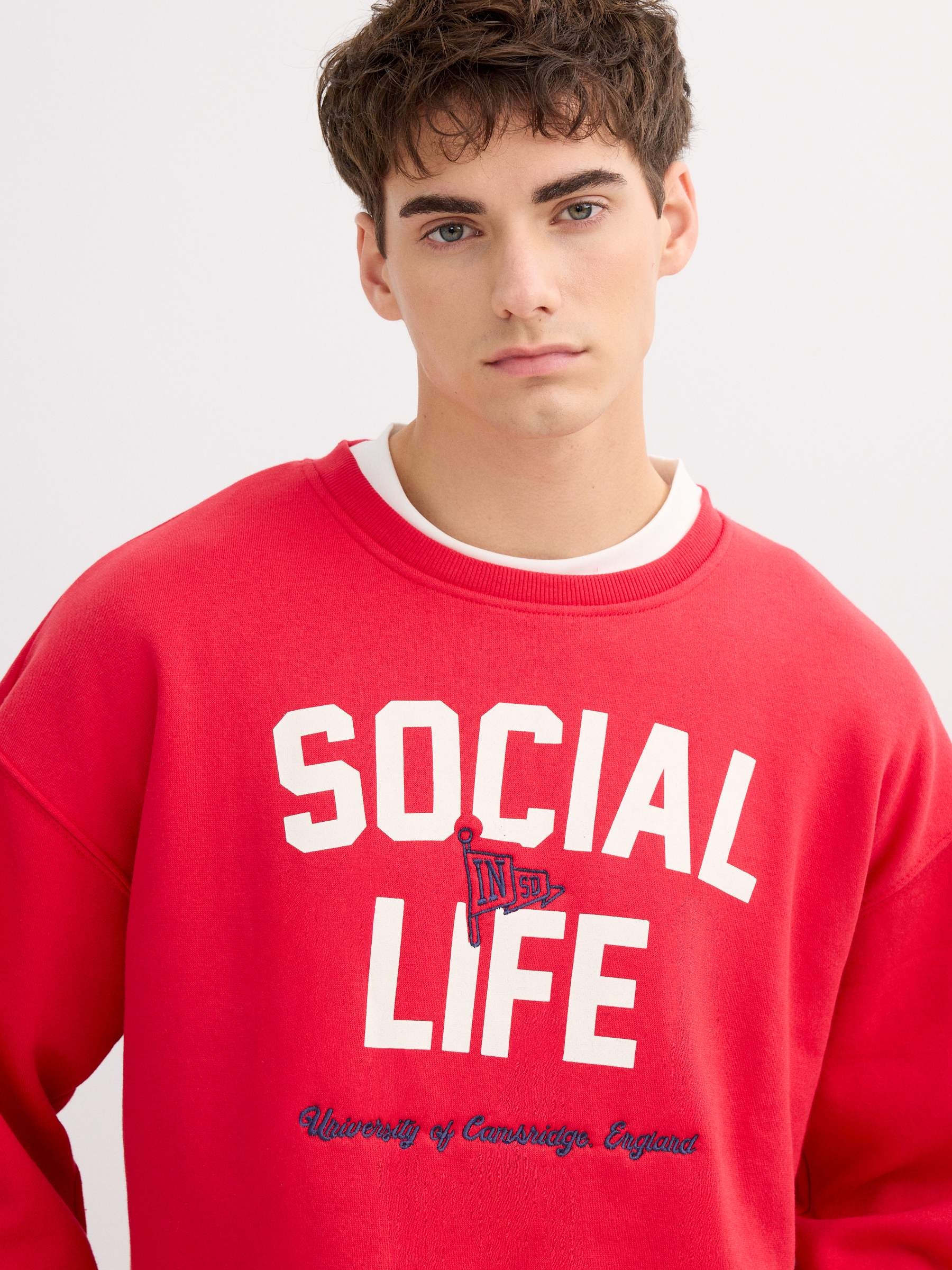 Moletom varsity felpa vermelho vista meia frontal