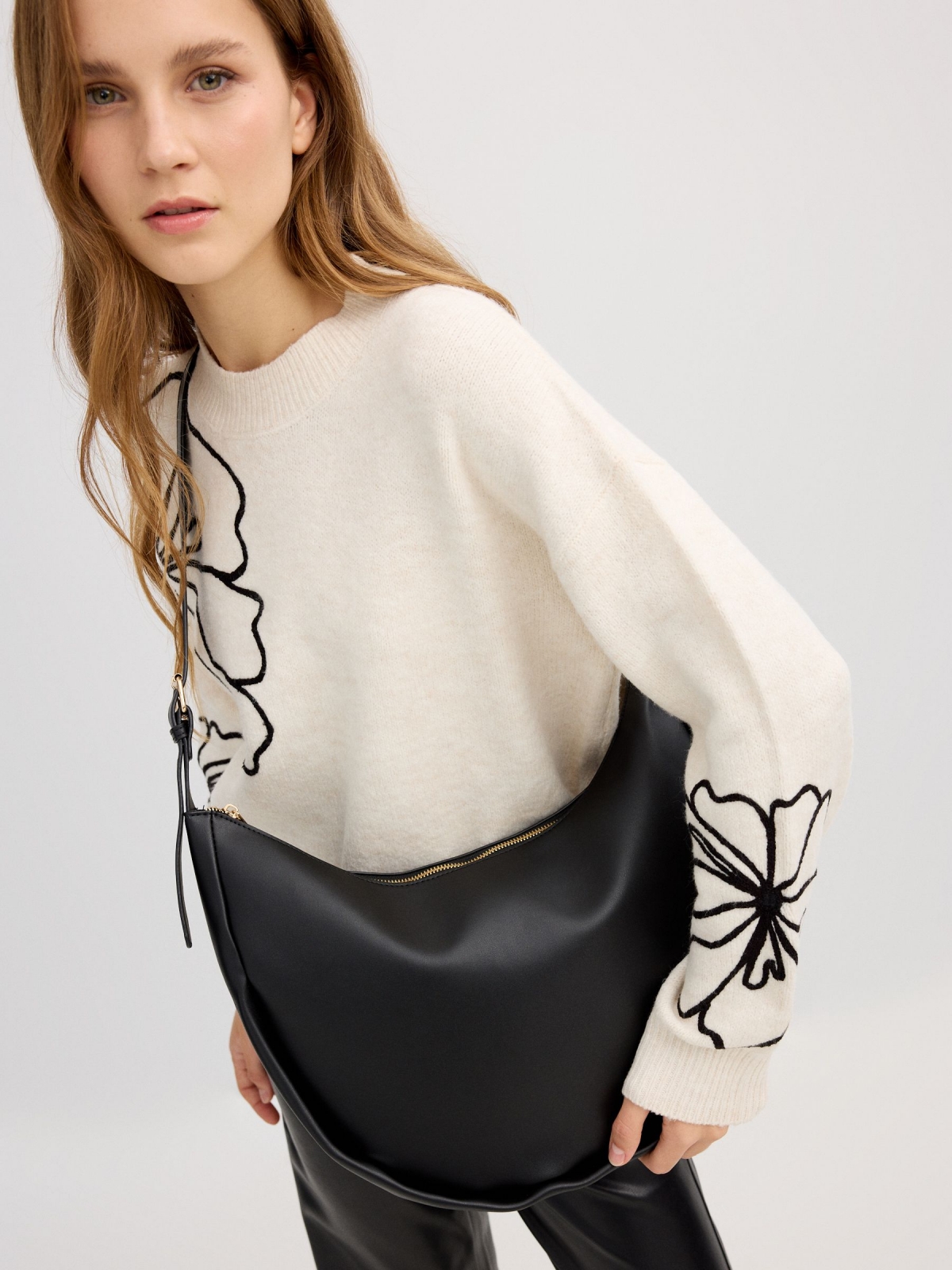 Bolso efecto piel negro negro vista detalle