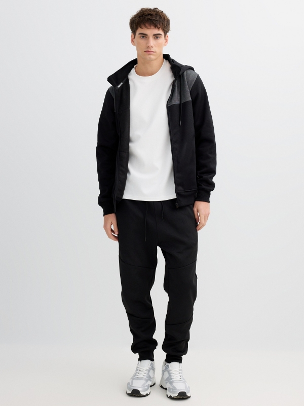 Moletom esportivo color block com capuz preto vista geral frontal
