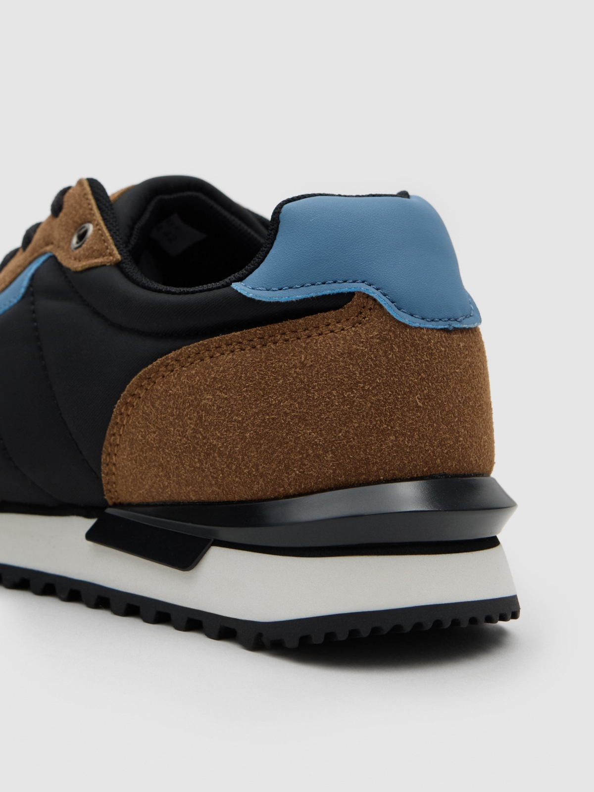 Combined running sports black detail view