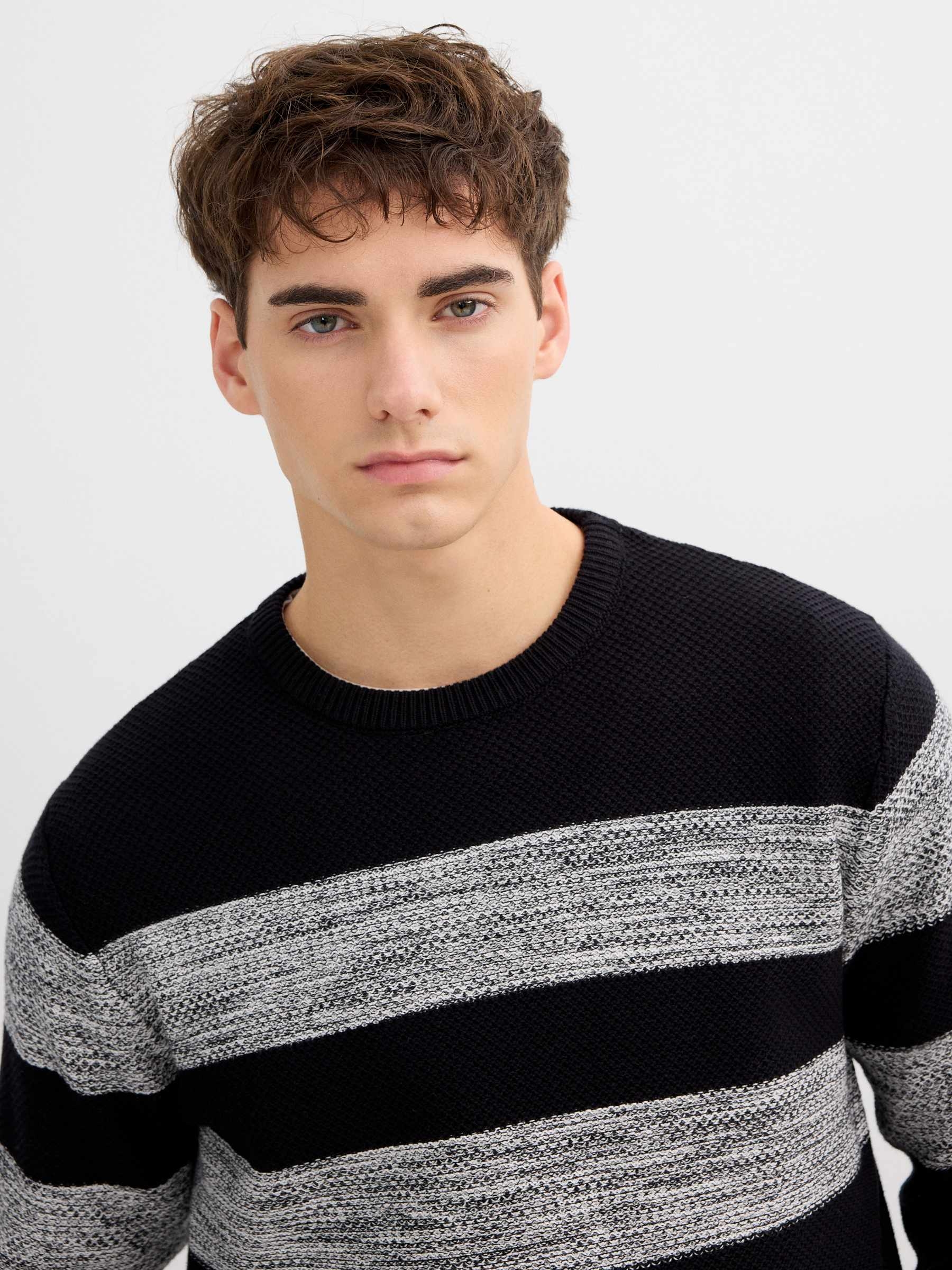 Jersey de punto a rayas con cuello redondo negro vista media frontal