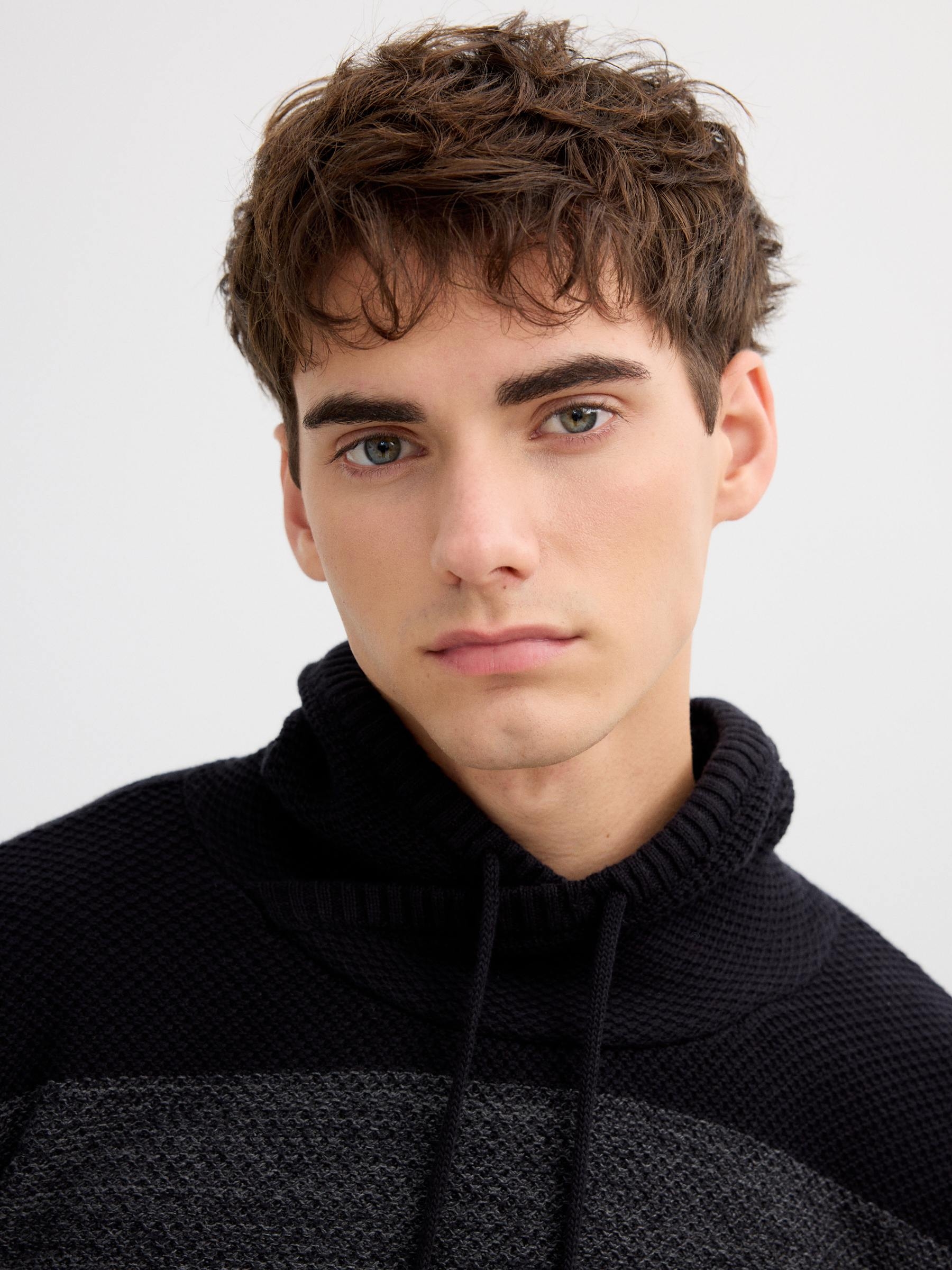 Black striped funnel neck jersey black middle front view