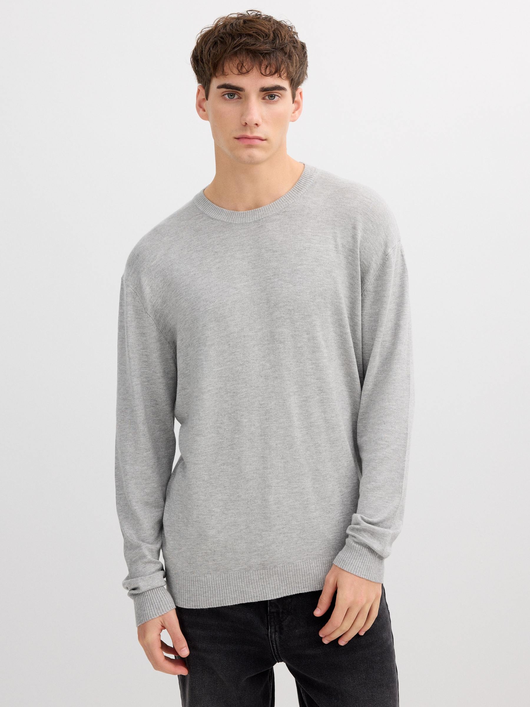 Basic knit round neck jersey melange grey middle front view