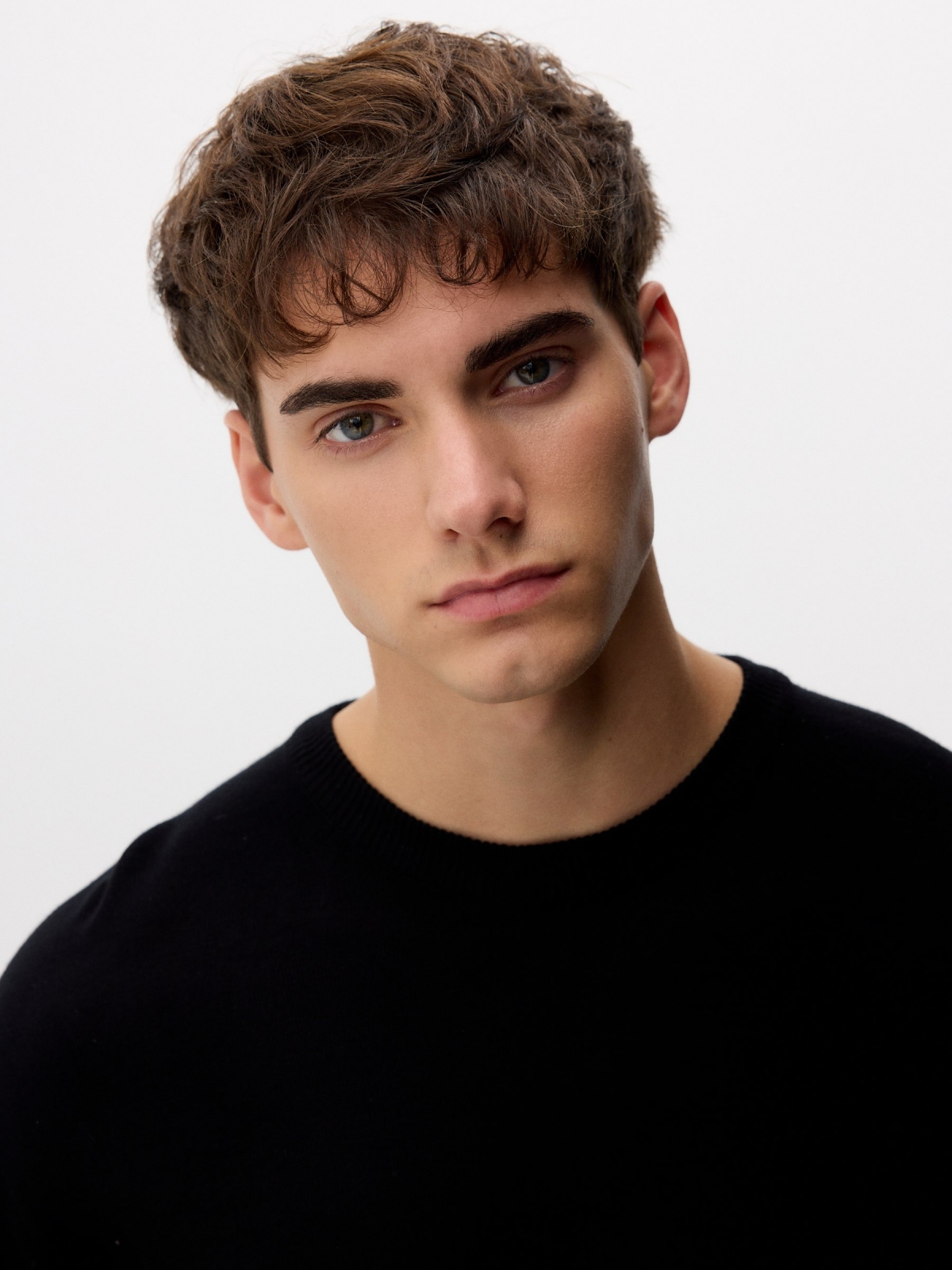 Basic knit round neck jersey black detail view