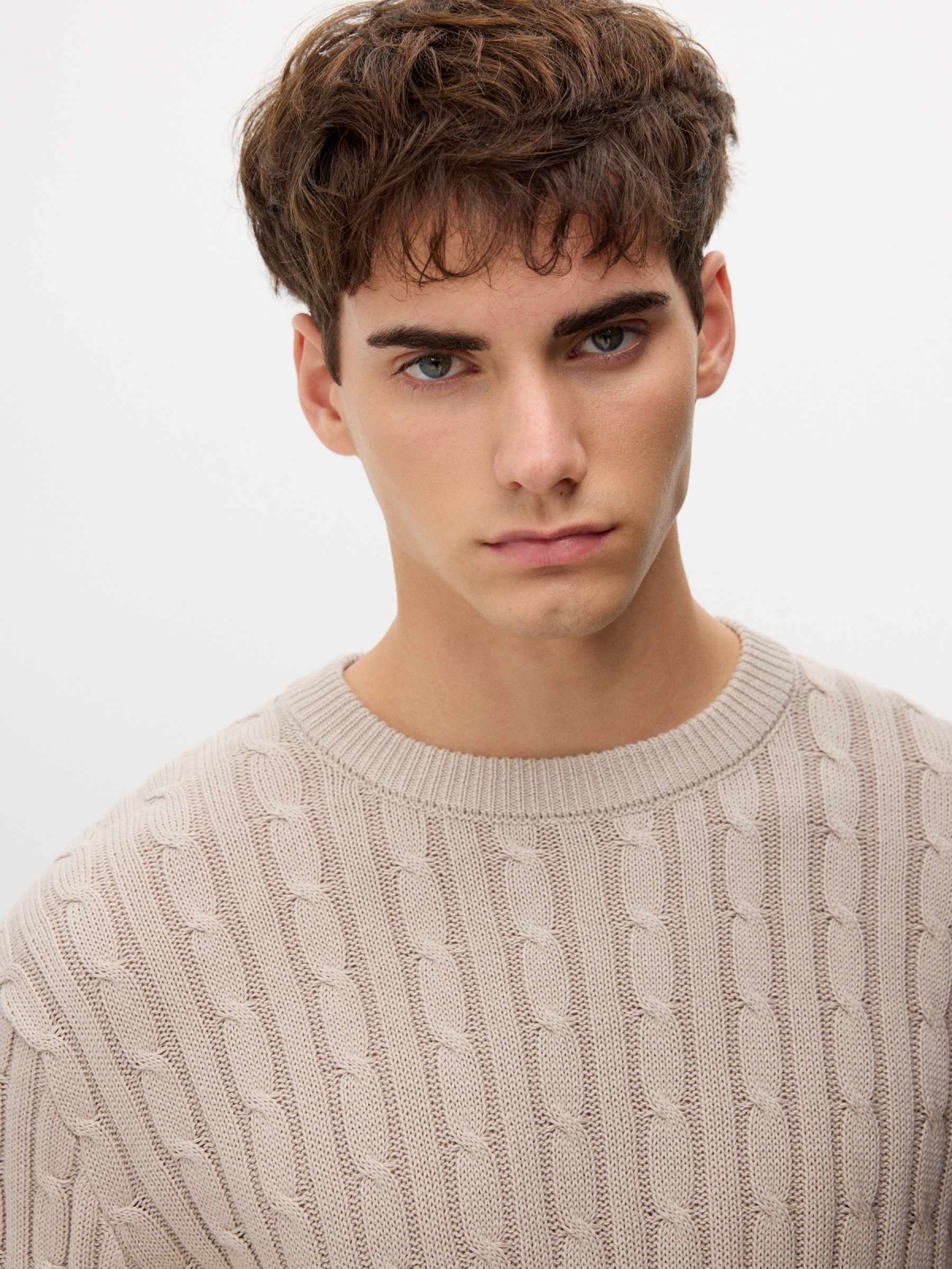 Round neck knit sweater raw detail view