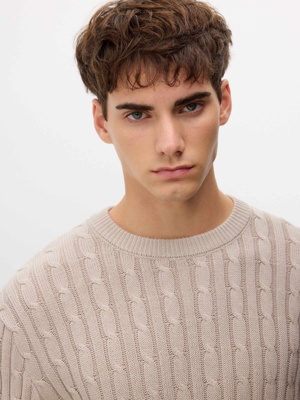 Round neck knit sweater raw detail view