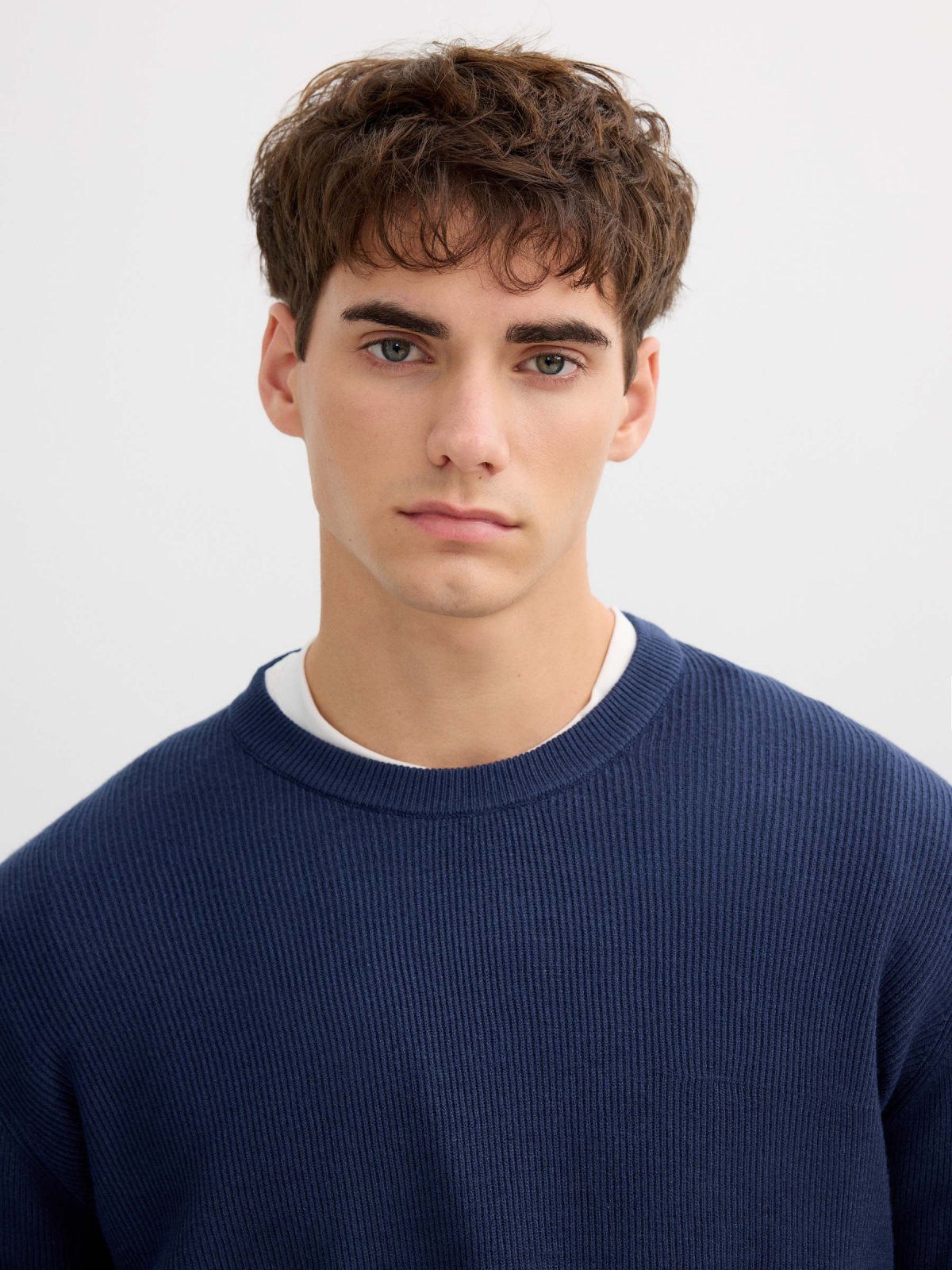 Basic knit round neck sweater navy detail view