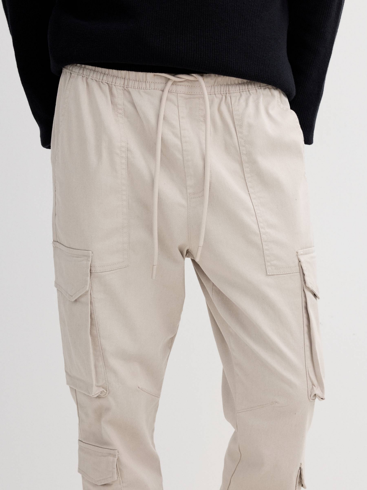 Jogger cargo beige raw detail view
