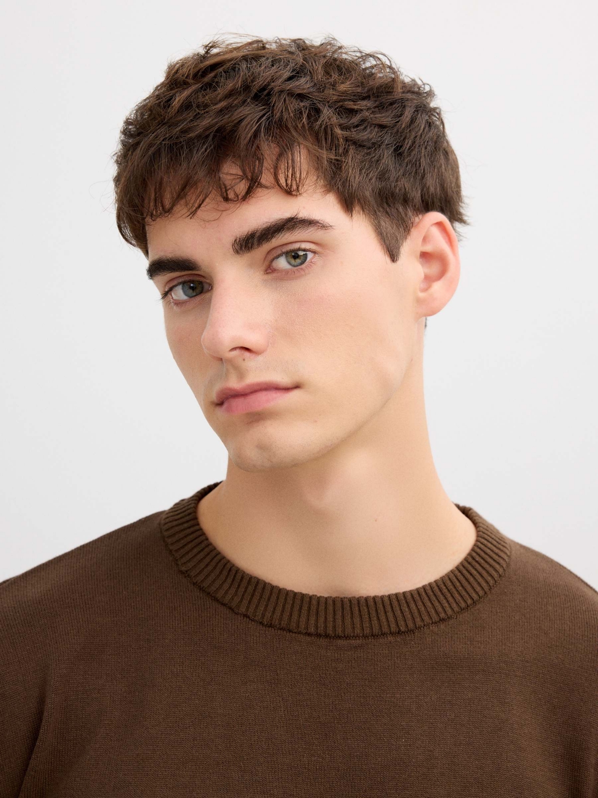 Jersey de punto a rayas color block marrón vista detalle