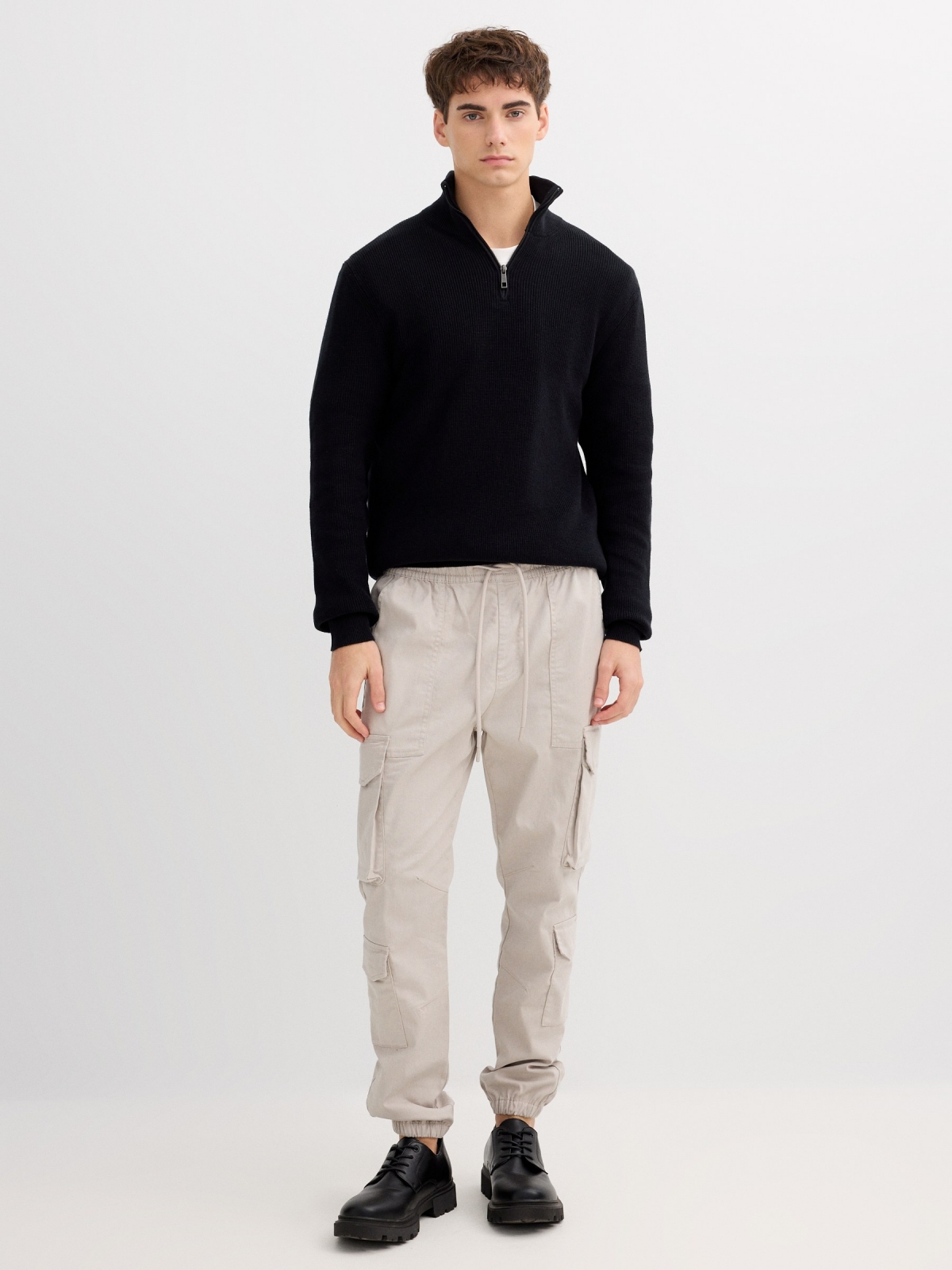 Basic knit jersey with zipper neck black front view