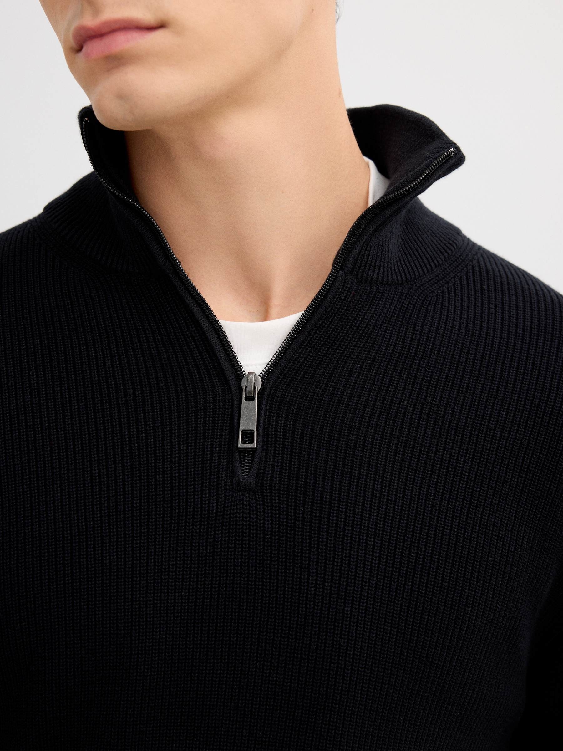 Basic knit jersey with zipper neck black middle front view