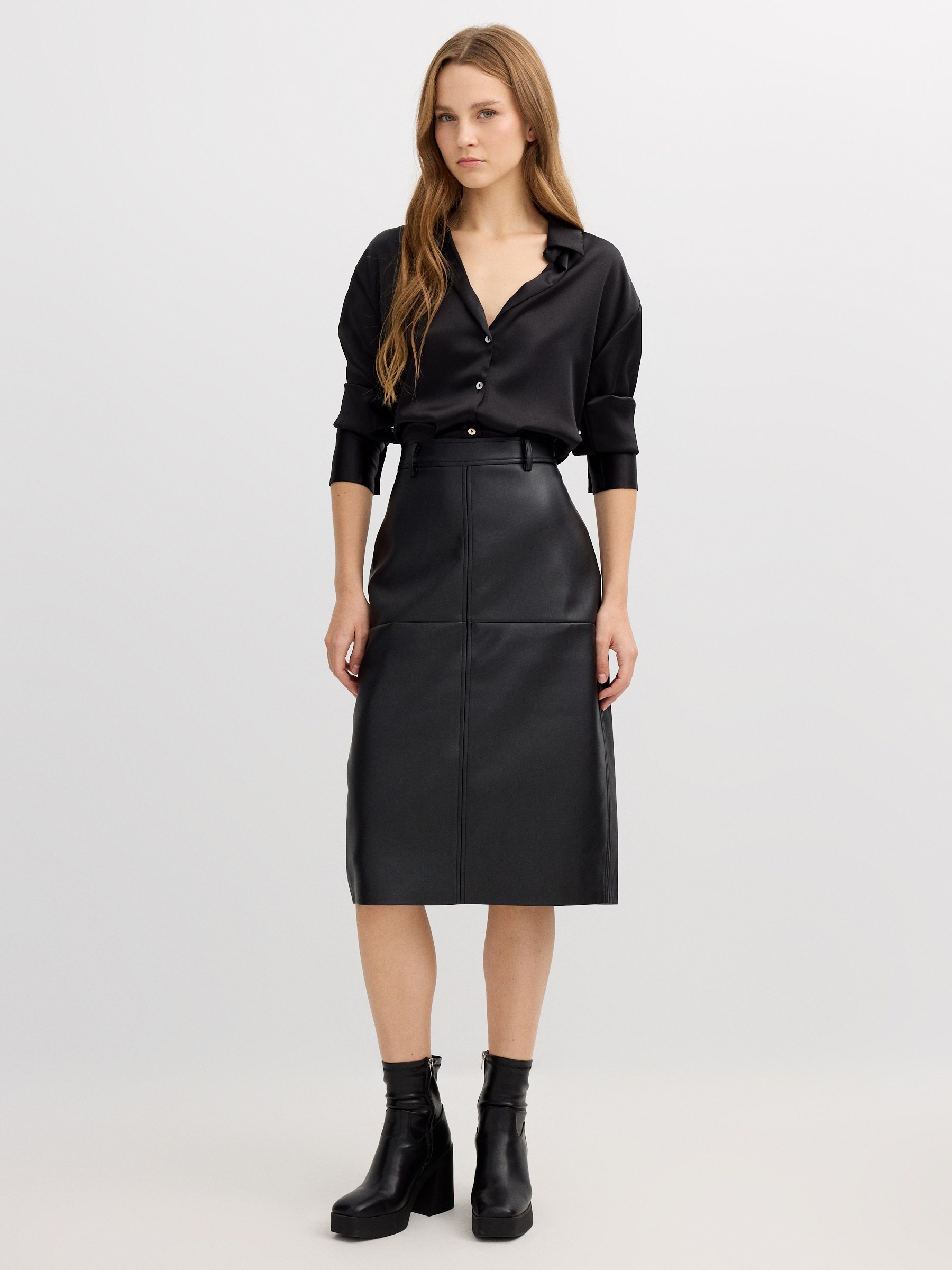 Fitted midi skirt with leather effect black middle front view