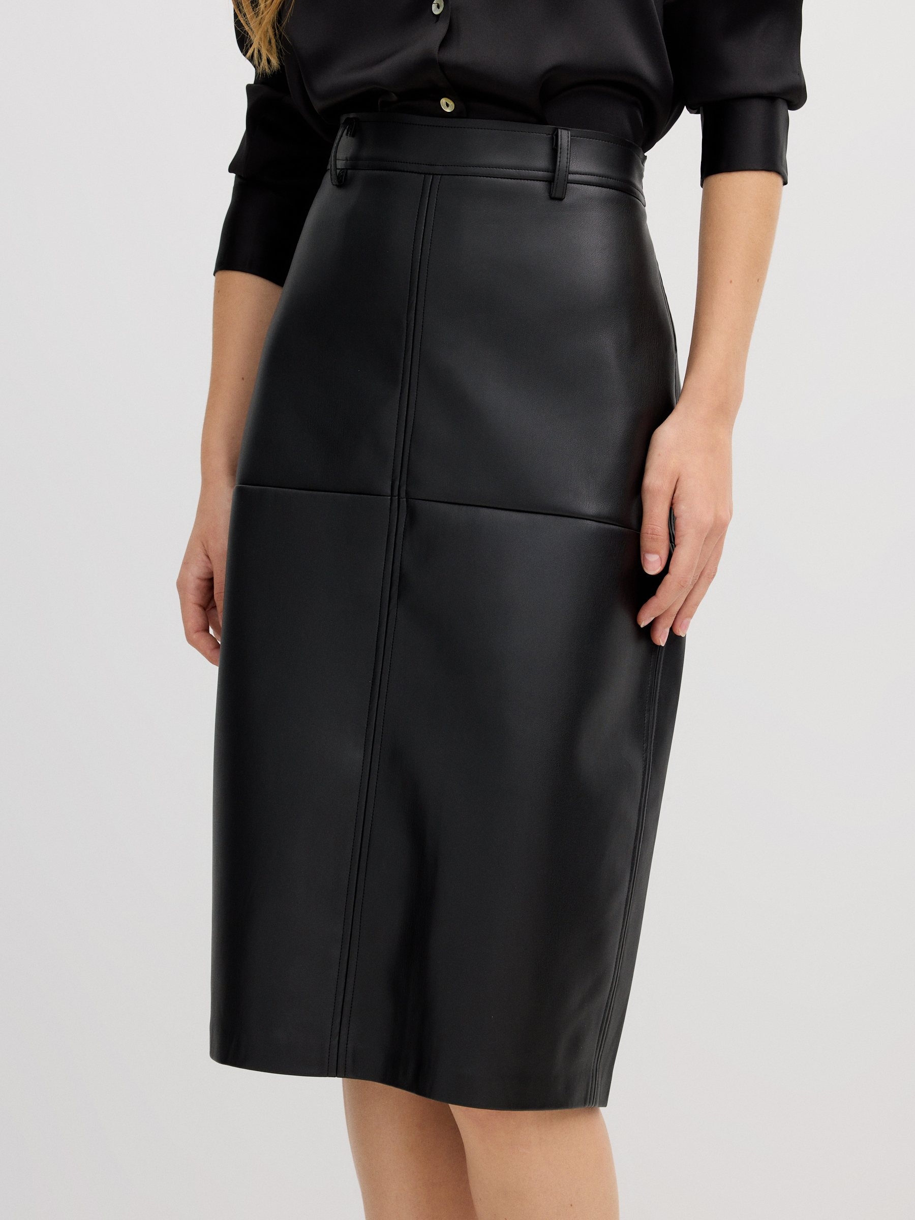 Fitted midi skirt with leather effect black middle front view